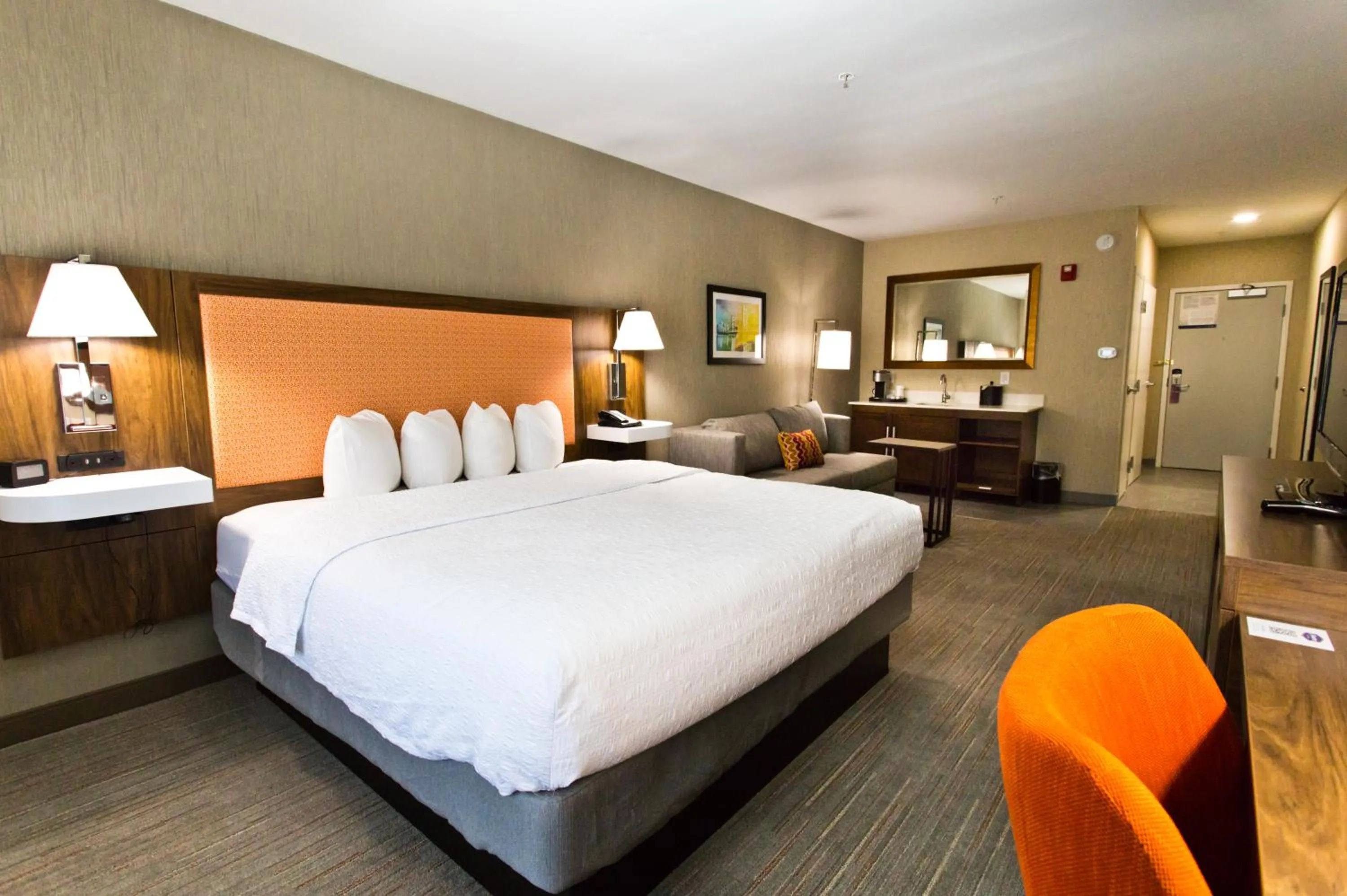 Bedroom, Bed in Hampton Inn & Suites Sacramento-Auburn Boulevard