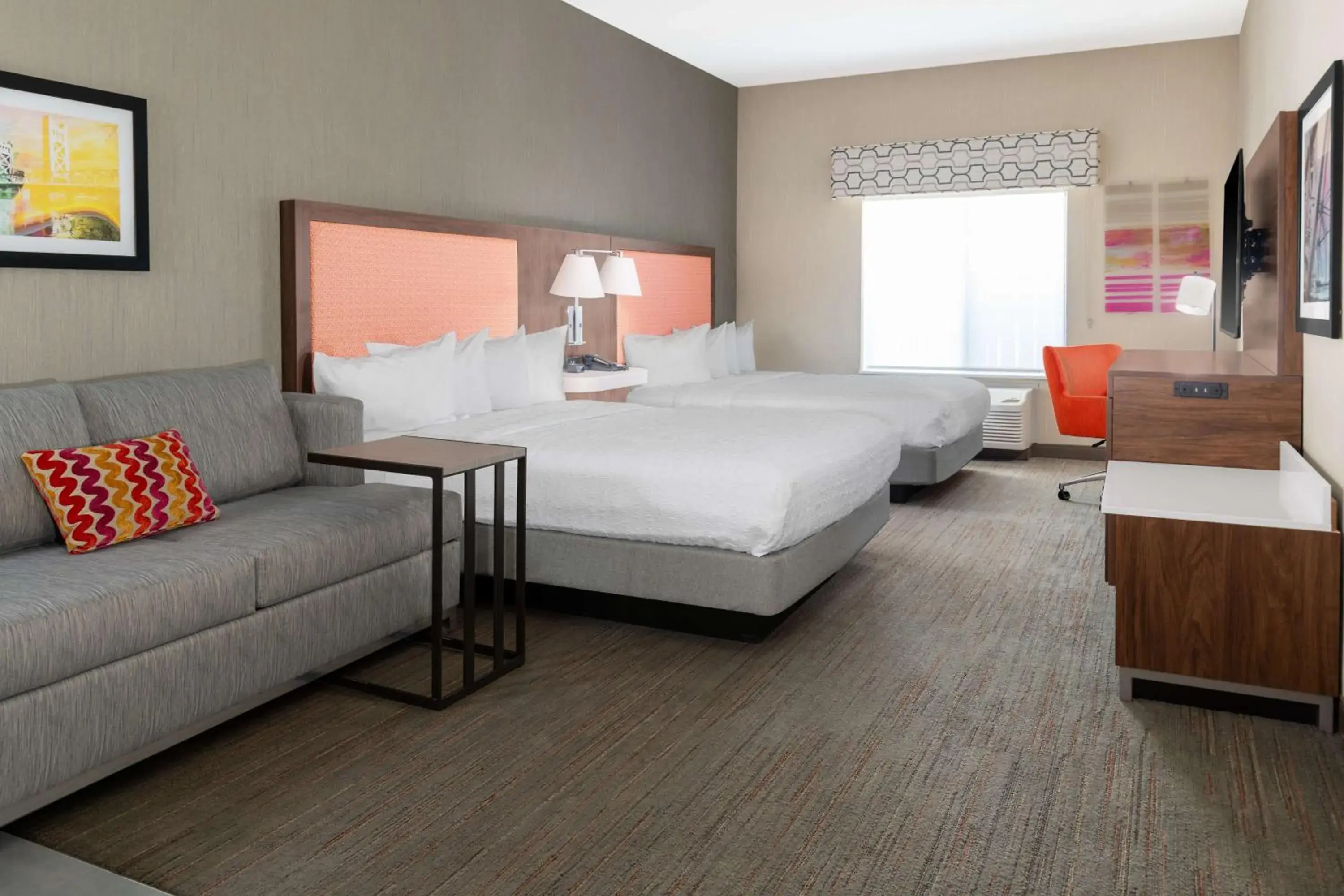 Living room, Bed in Hampton Inn & Suites Sacramento-Auburn Boulevard Living room, Bed in Hampton Inn & Suites Sacramento-Auburn Boulevard