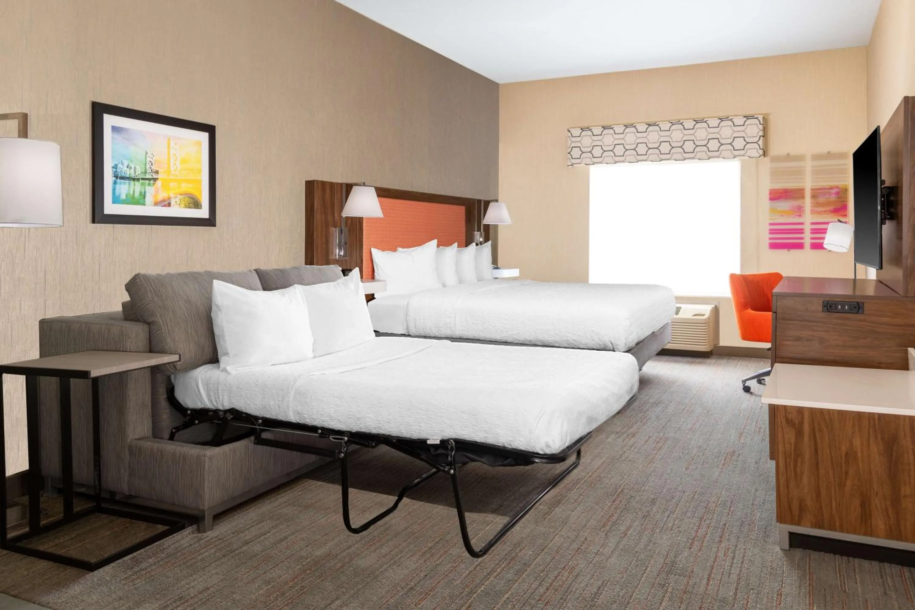 Living room, Bed in Hampton Inn & Suites Sacramento-Auburn Boulevard