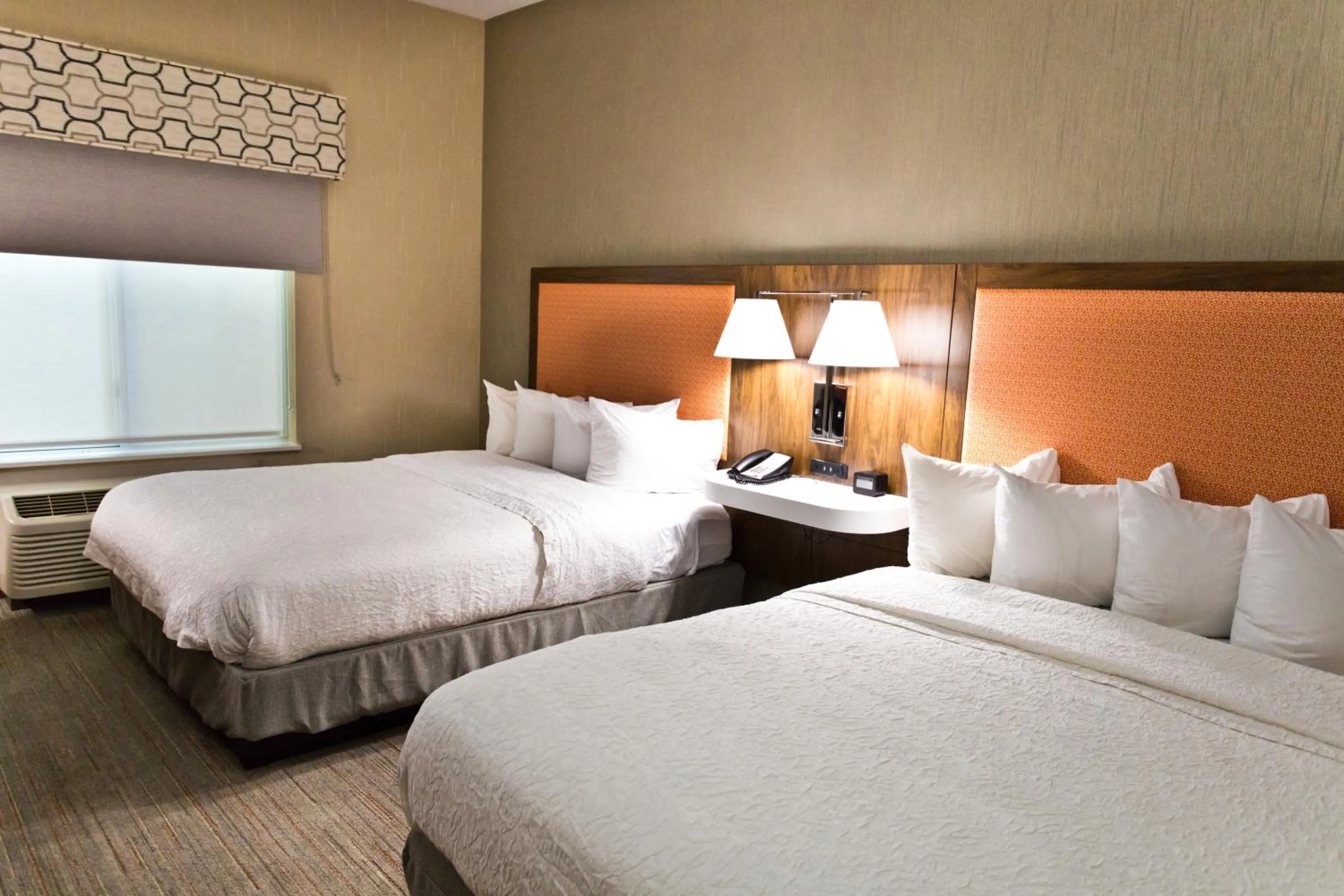 Bedroom, Bed in Hampton Inn & Suites Sacramento-Auburn Boulevard