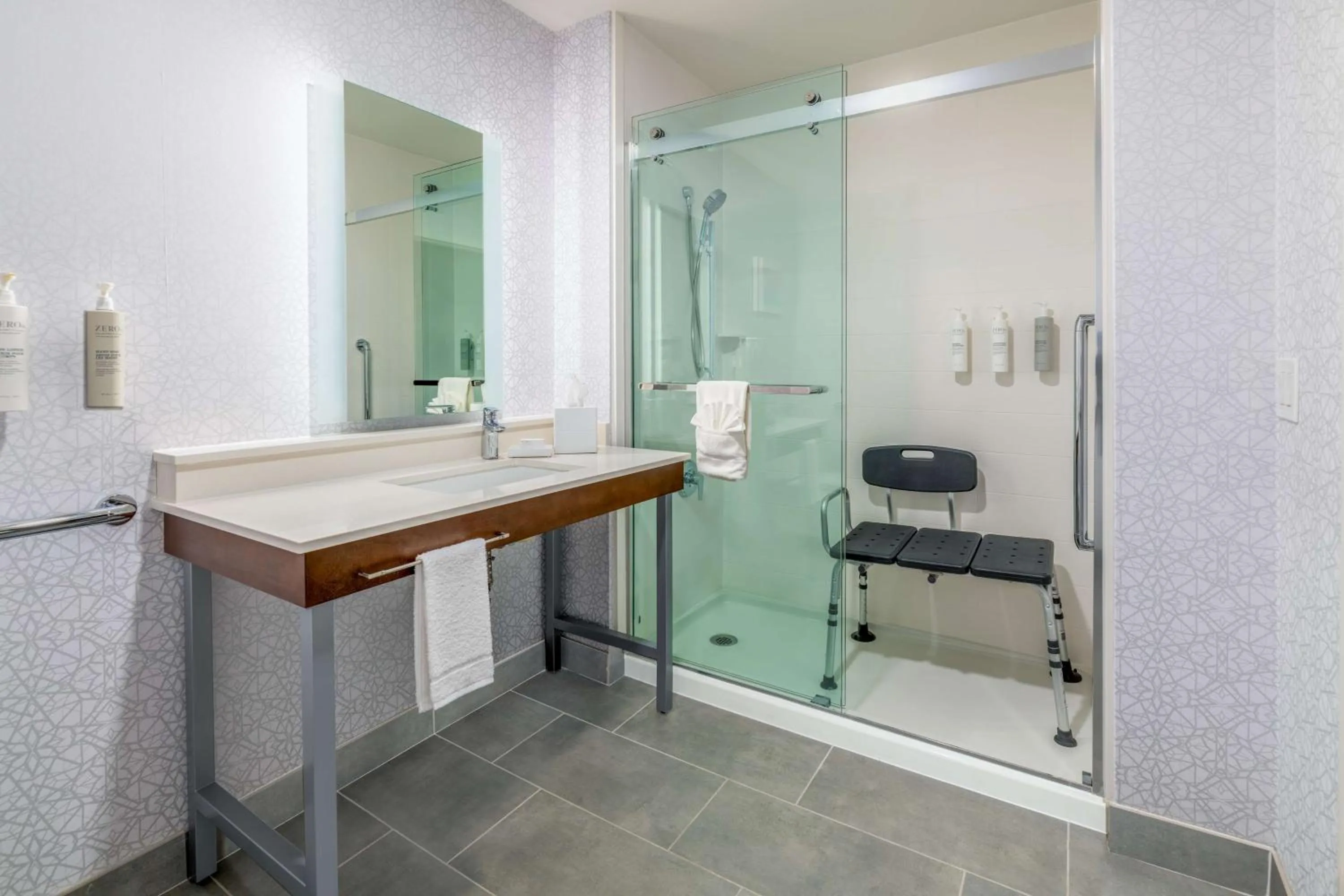 Bathroom in Hampton Inn & Suites Sacramento-Auburn Boulevard