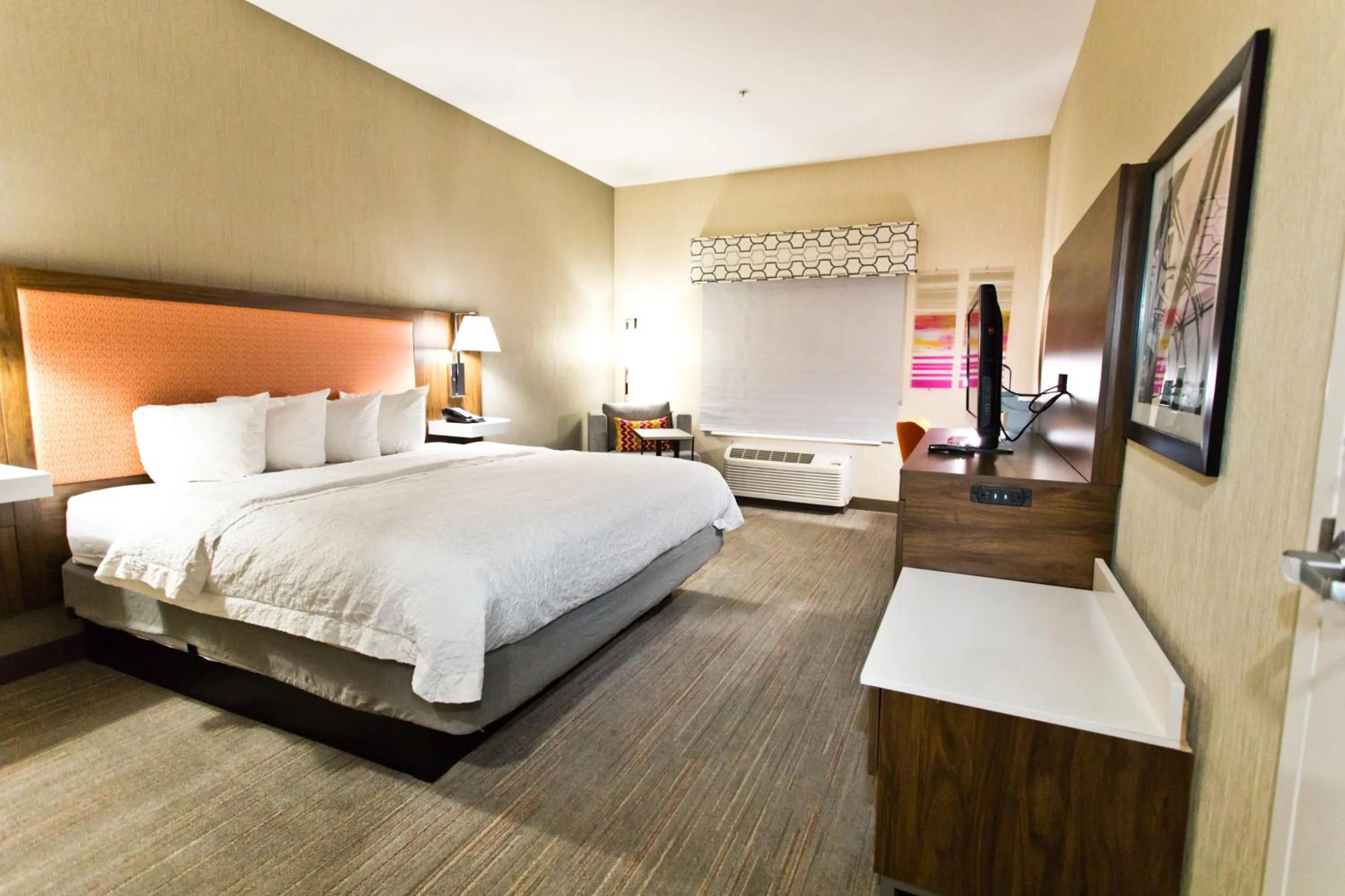 Bedroom, Bed in Hampton Inn & Suites Sacramento-Auburn Boulevard