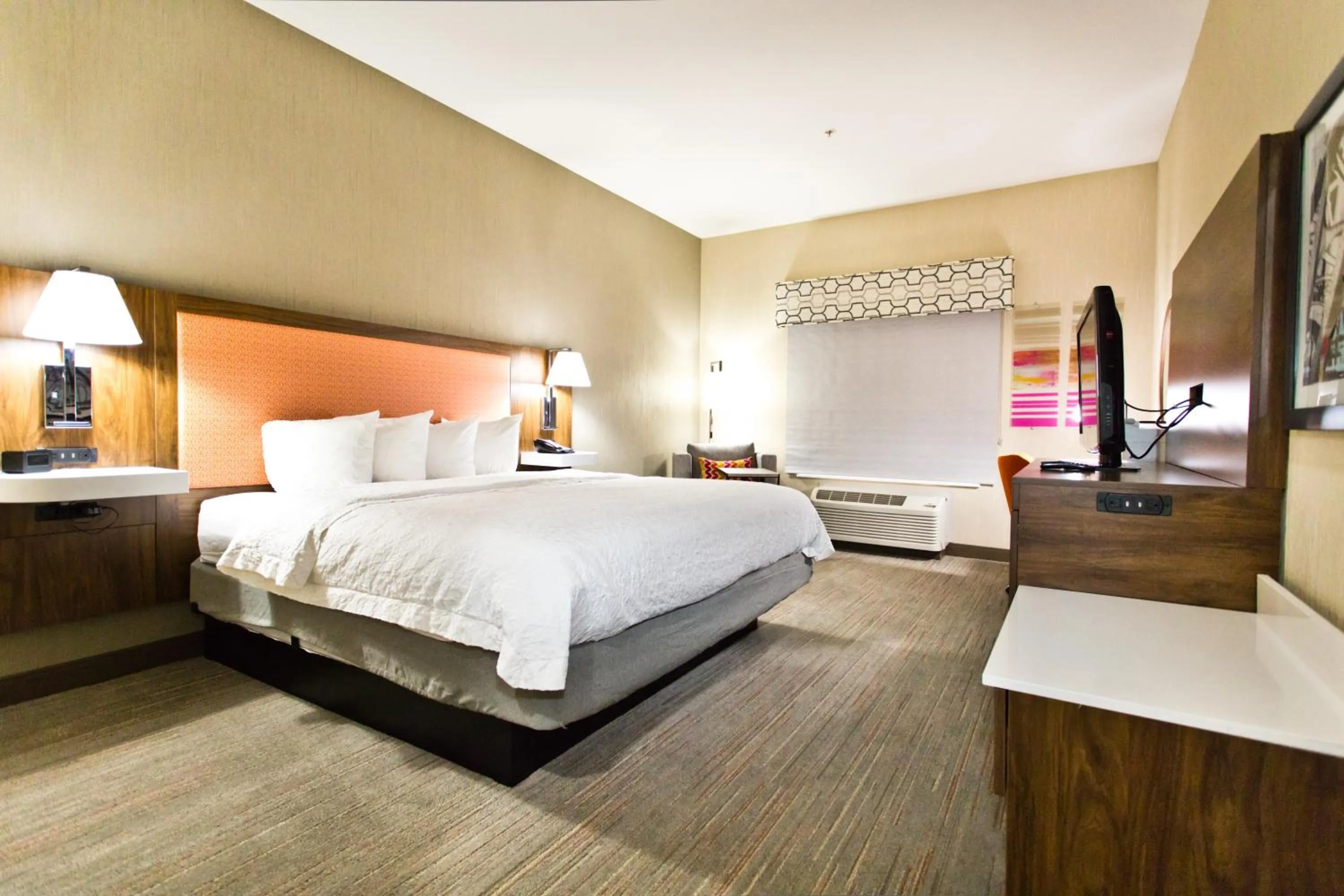 Bedroom, Bed in Hampton Inn & Suites Sacramento-Auburn Boulevard