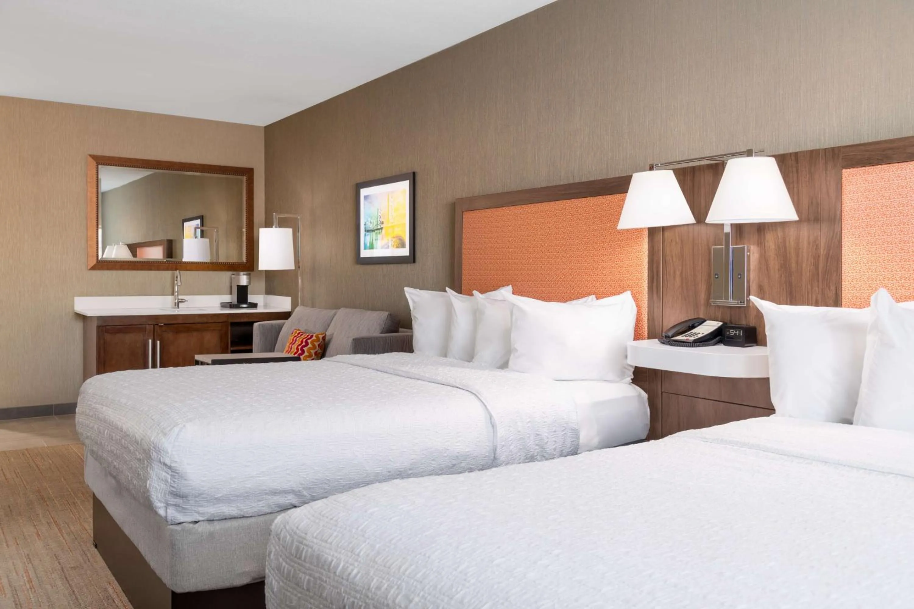 Bed in Hampton Inn & Suites Sacramento-Auburn Boulevard