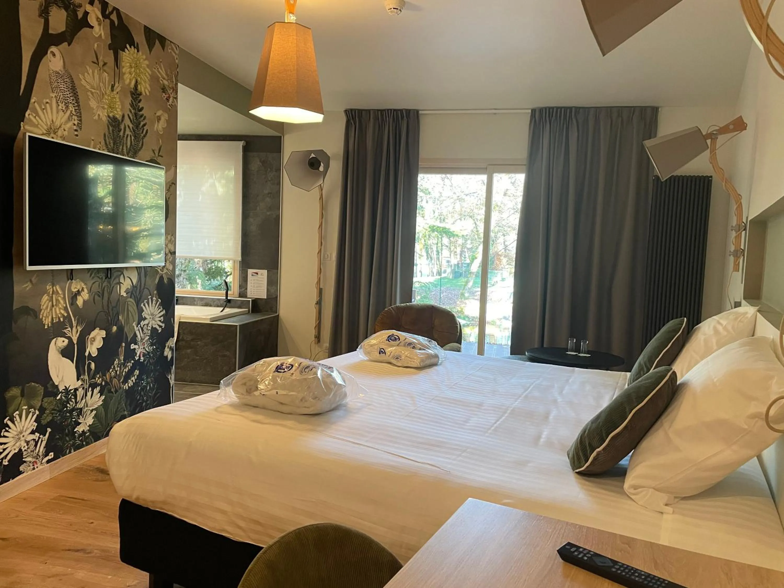 Massage, Bed in Le Bois Dormant-Hôtel Restaurant & Spa Logis Hôtel