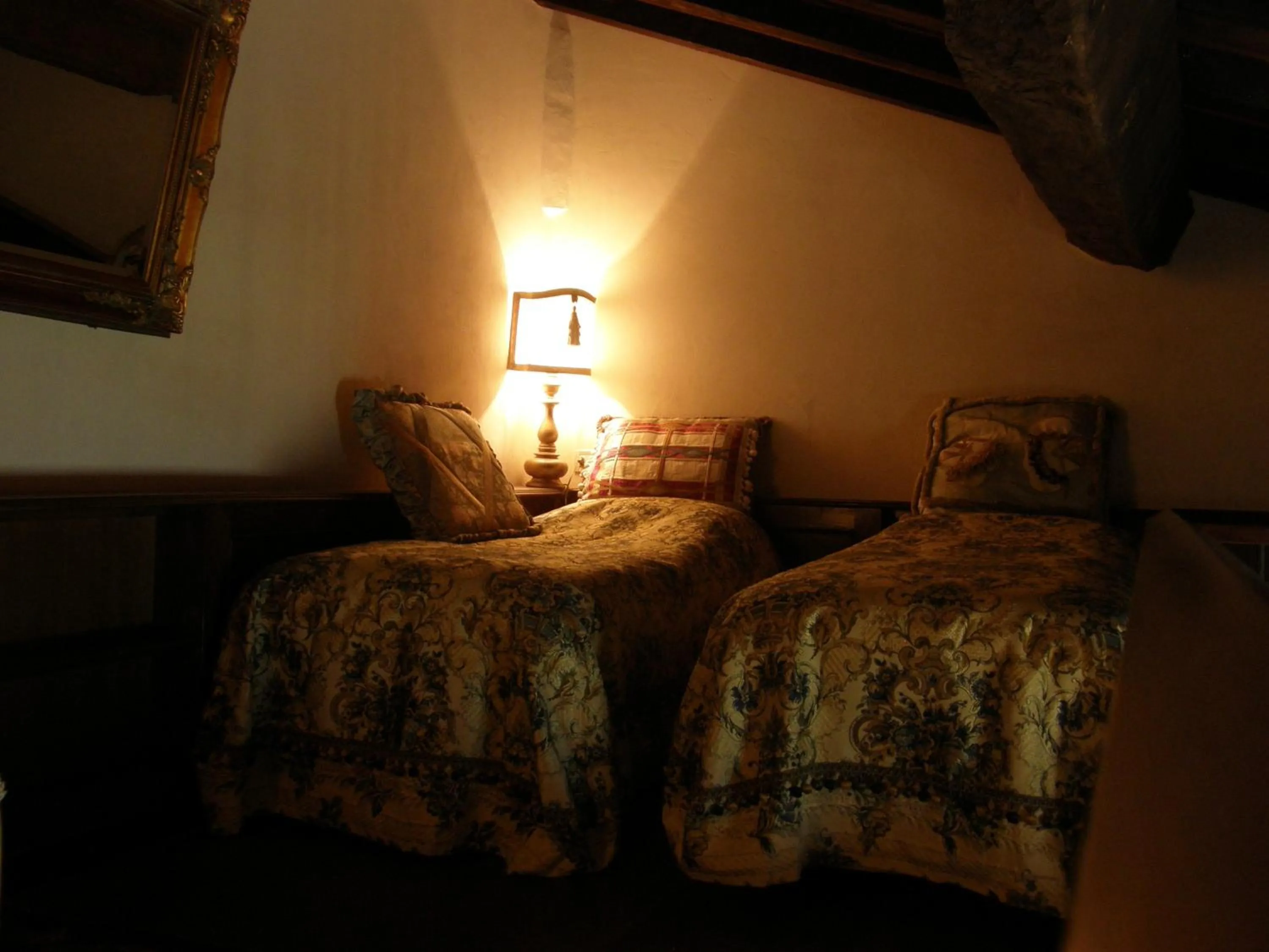 Bed in Hotel Castello Di Vigoleno