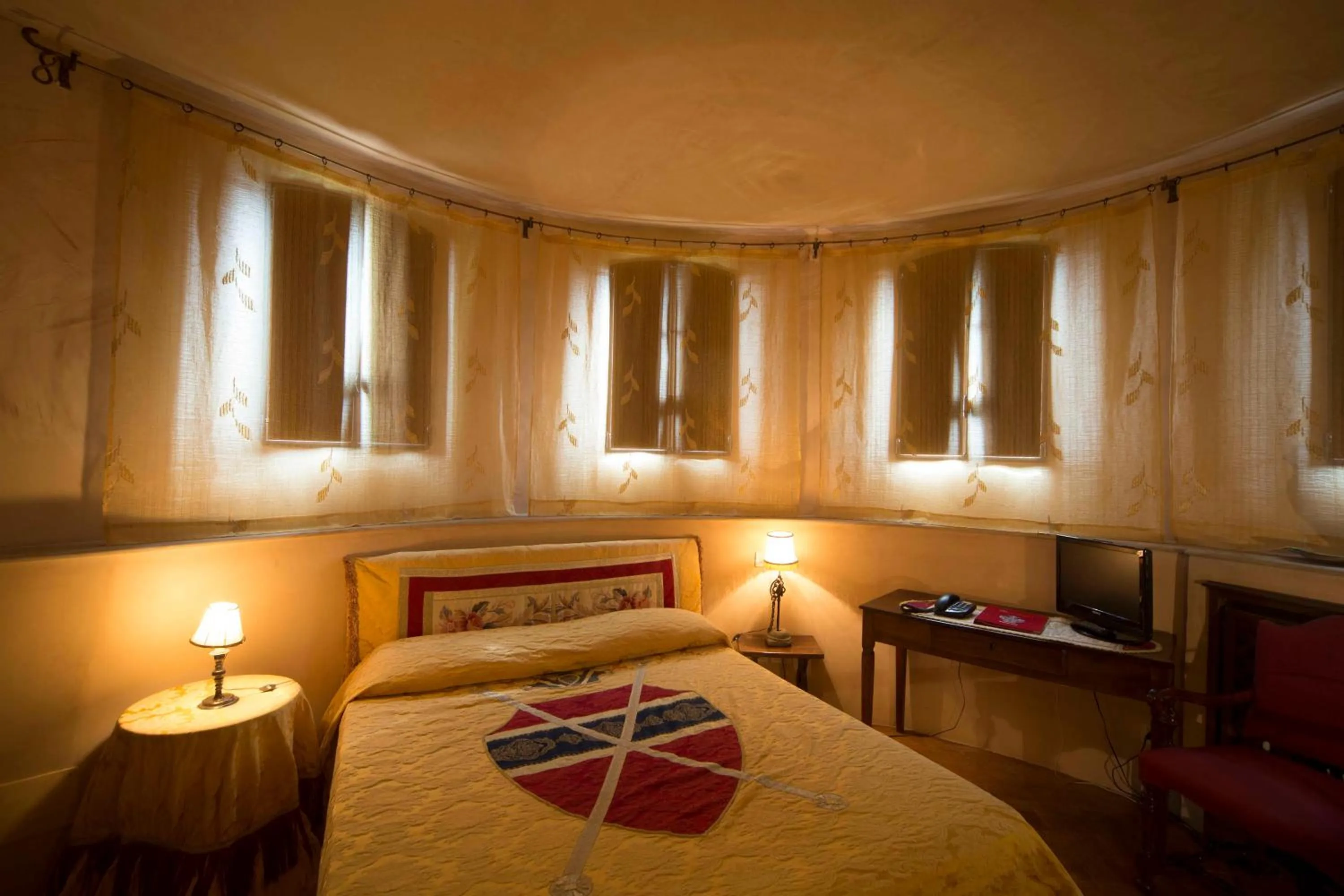 Photo of the whole room, Bed in Hotel Castello Di Vigoleno