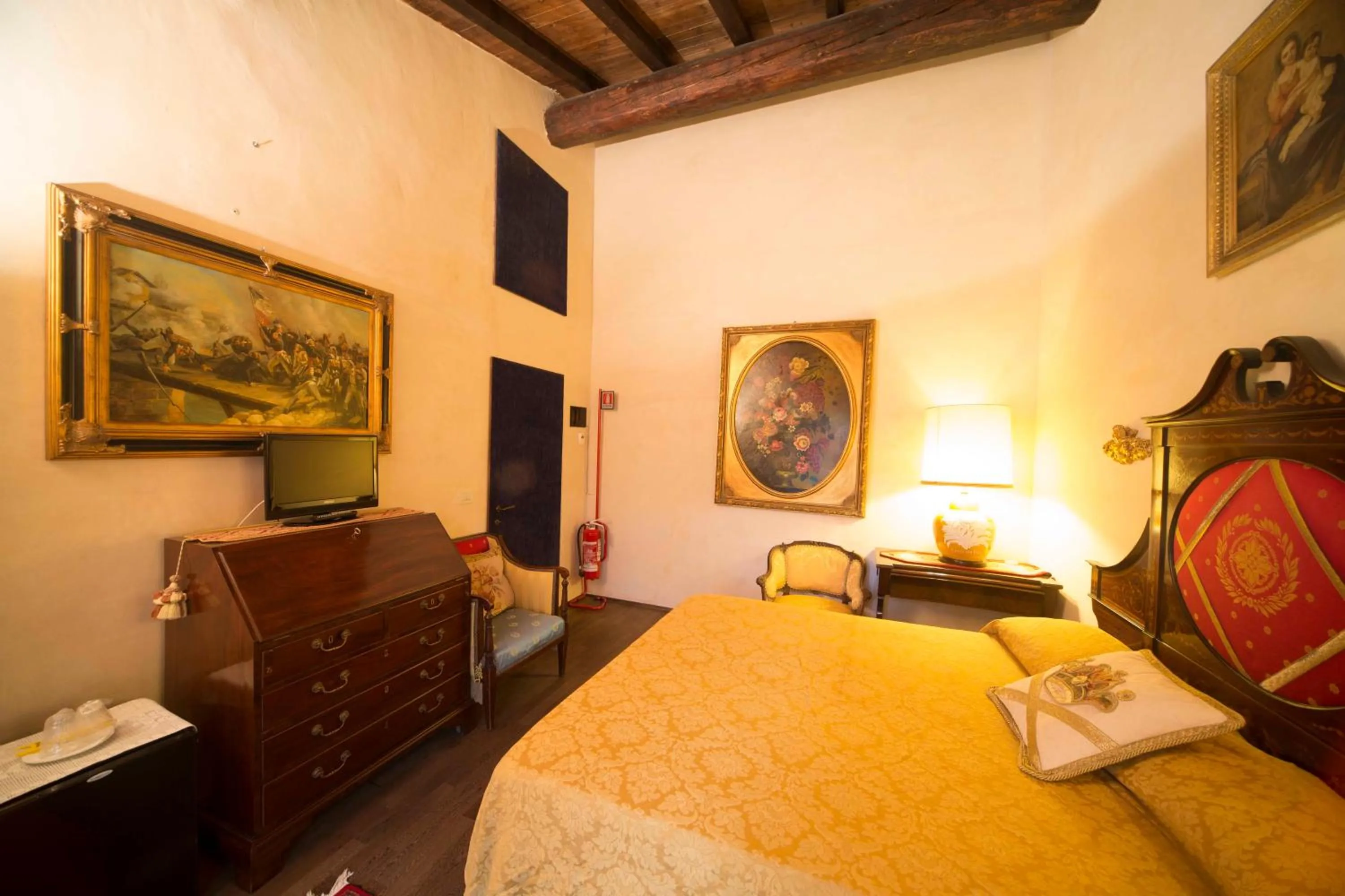 Photo of the whole room, Bed in Hotel Castello Di Vigoleno