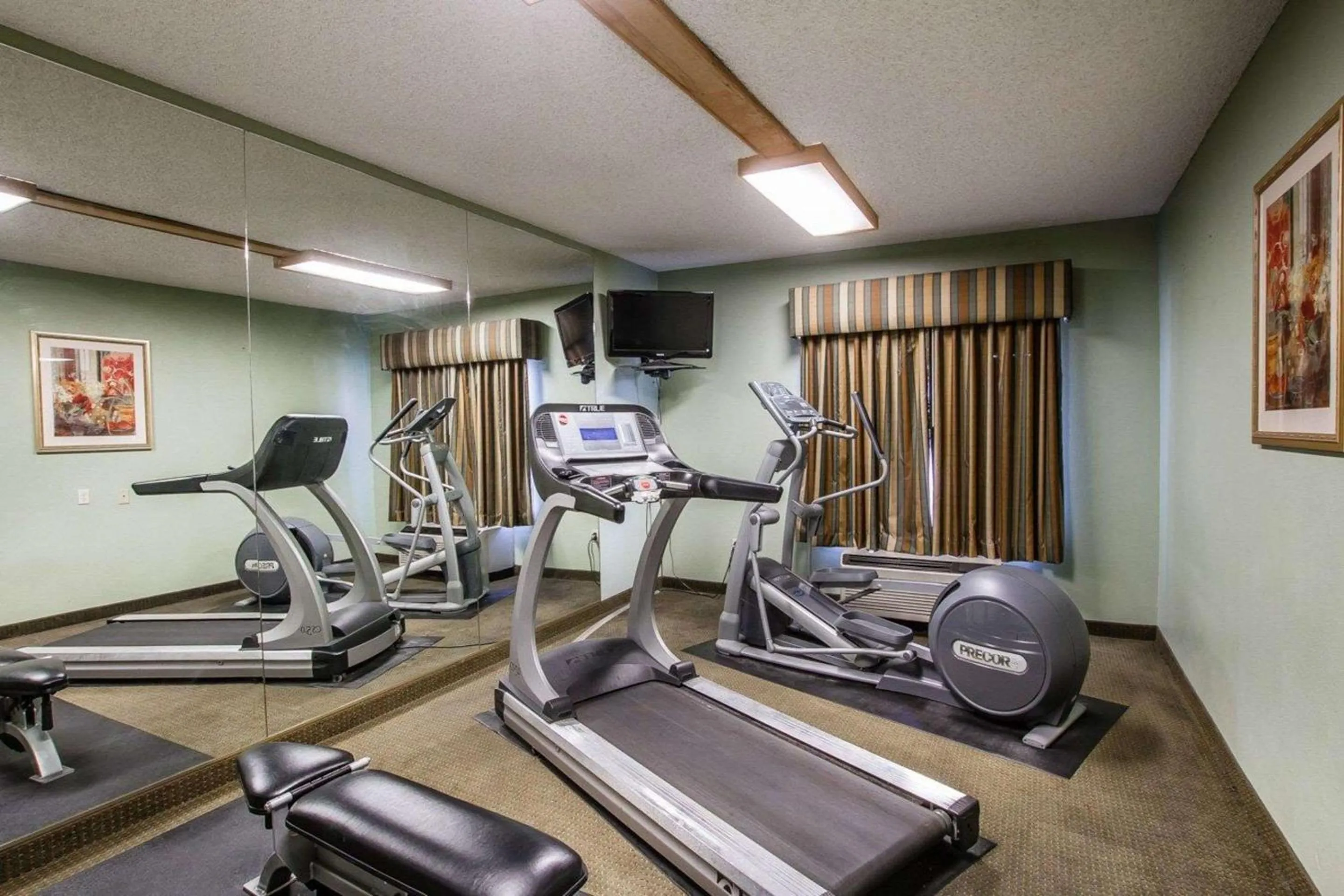 Fitness centre/facilities in Comfort Inn I-10 West at 51st Ave