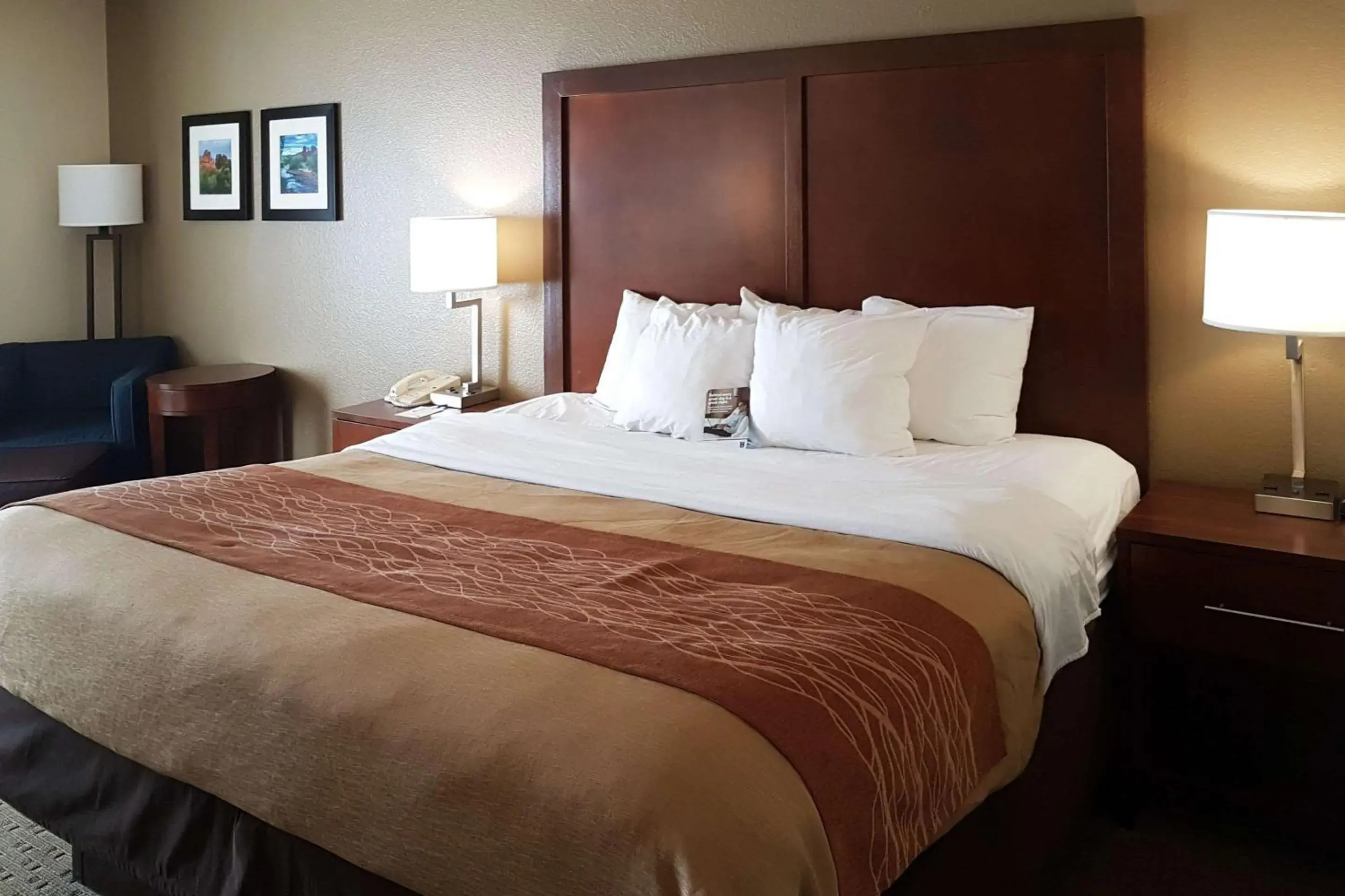 Photo of the whole room, Bed in Comfort Inn I-10 West at 51st Ave Photo of the whole room, Bed in Comfort Inn I-10 West at 51st Ave