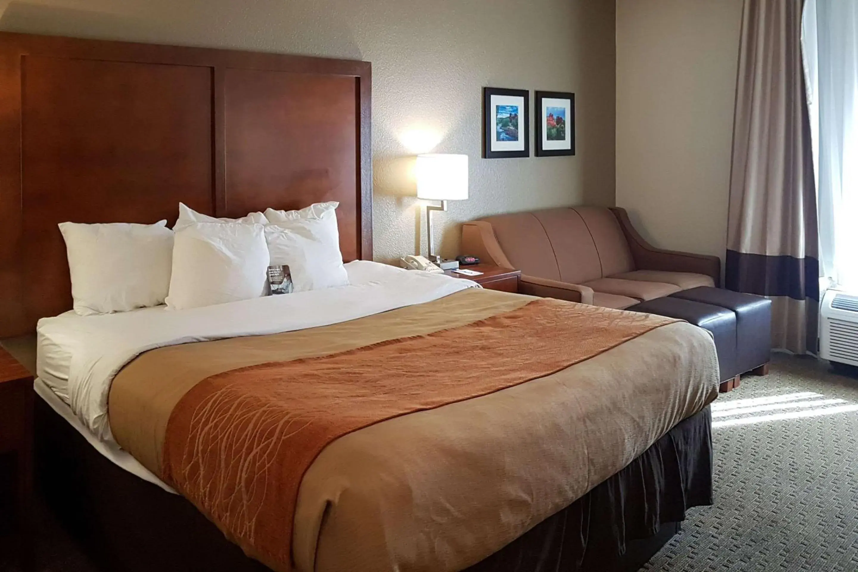 Photo of the whole room, Bed in Comfort Inn I-10 West at 51st Ave Photo of the whole room, Bed in Comfort Inn I-10 West at 51st Ave