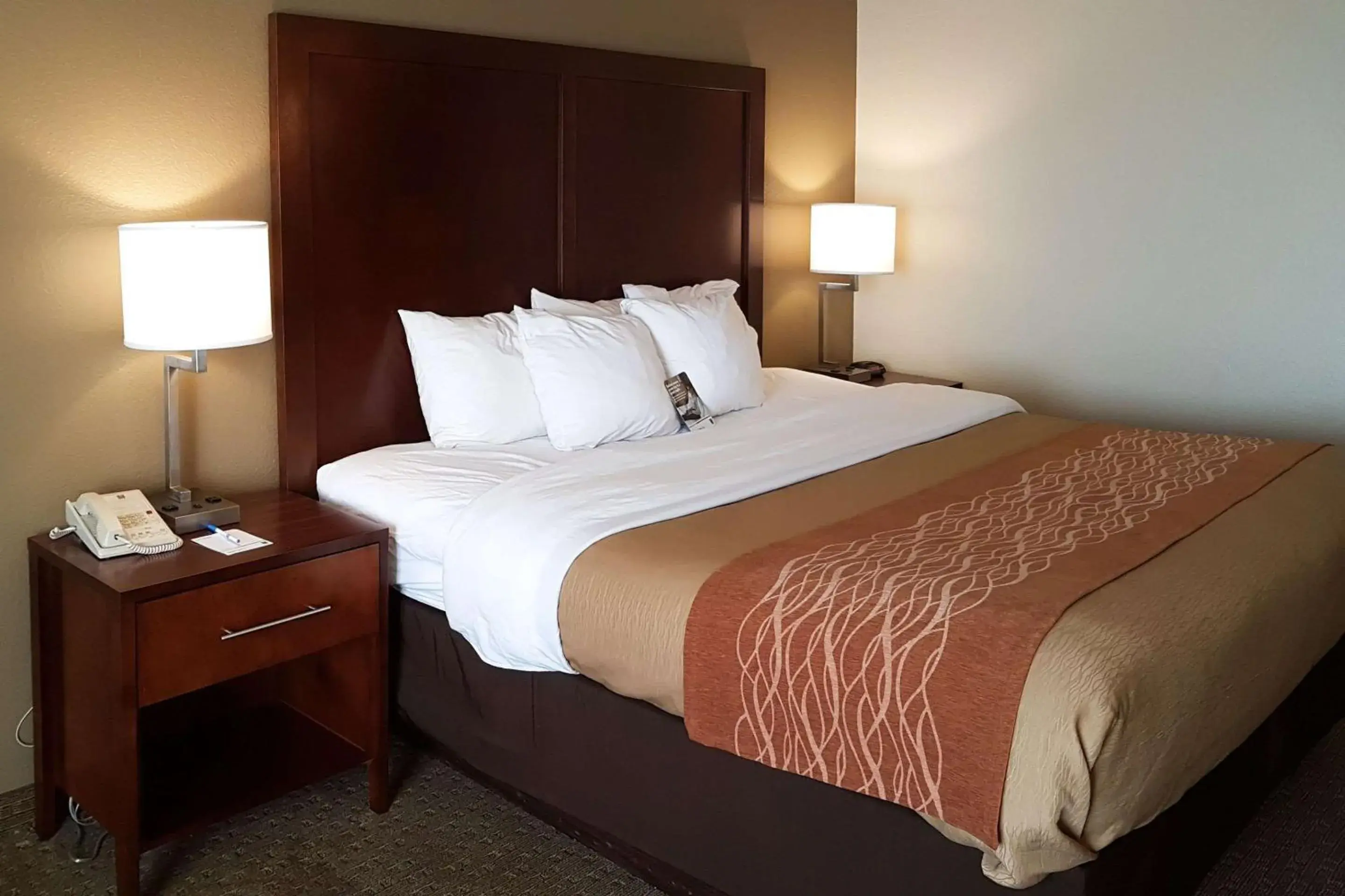 Photo of the whole room, Bed in Comfort Inn I-10 West at 51st Ave Photo of the whole room, Bed in Comfort Inn I-10 West at 51st Ave