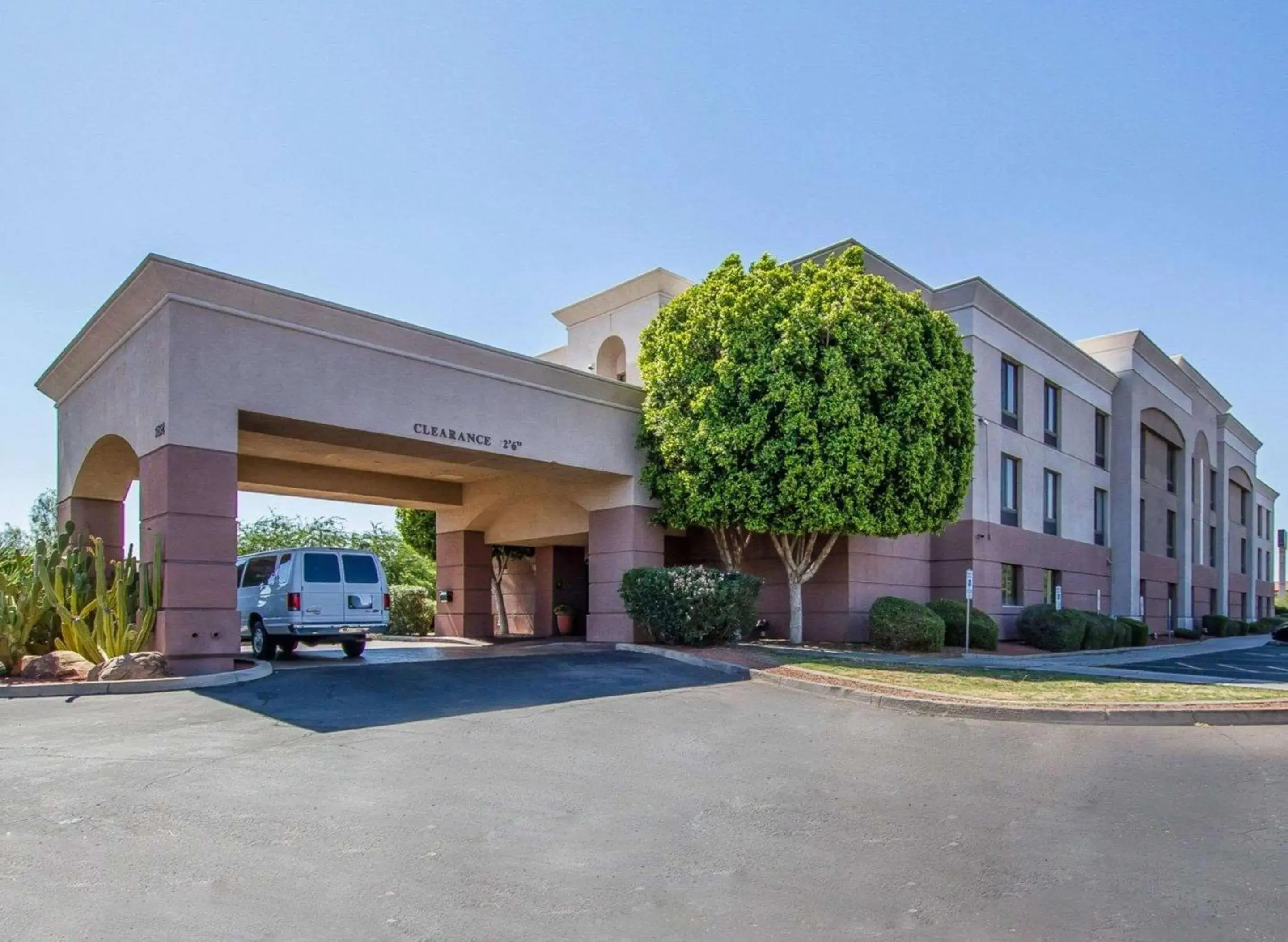 Property building in Comfort Inn I-10 West at 51st Ave Property building in Comfort Inn I-10 West at 51st Ave