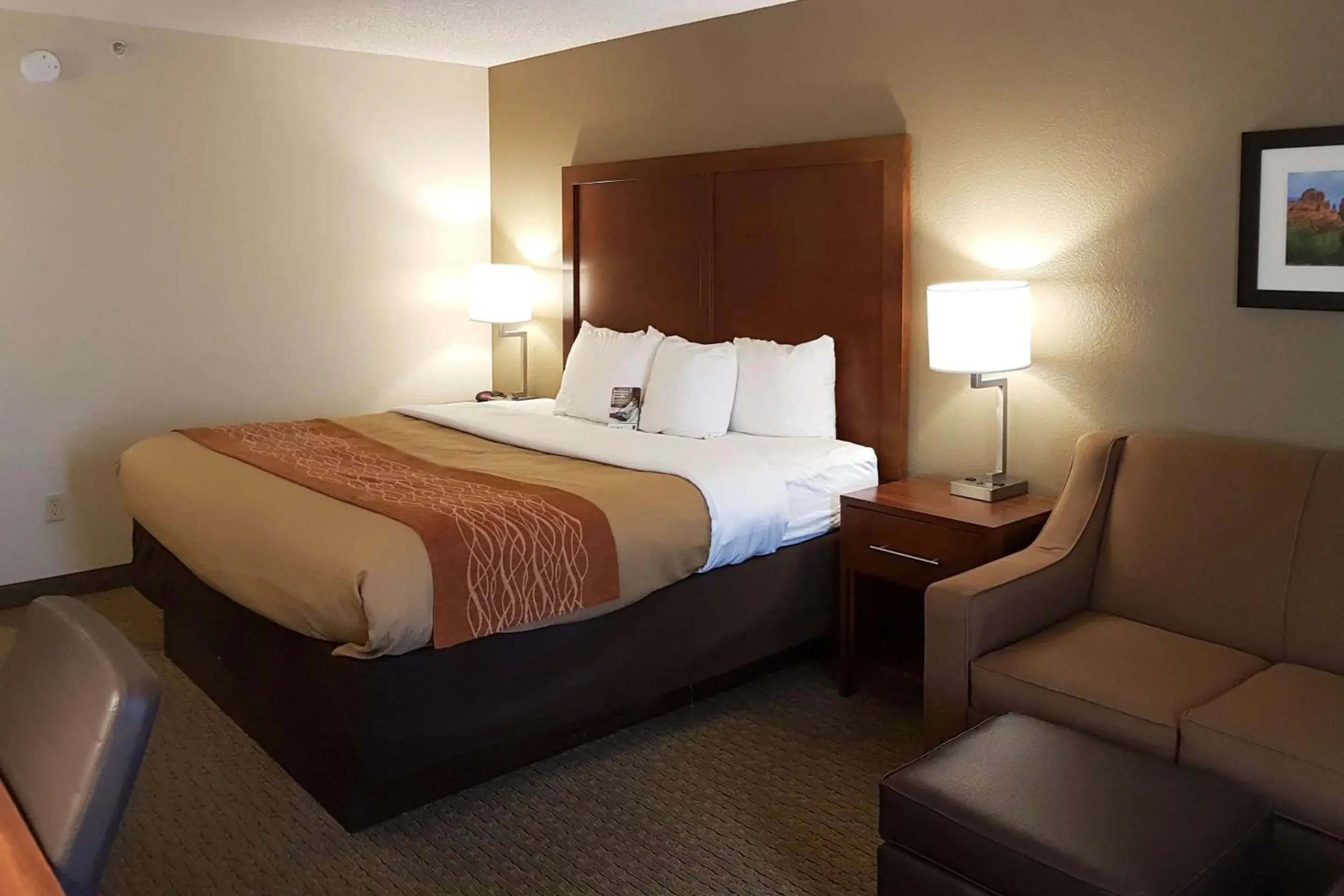 Photo of the whole room, Bed in Comfort Inn I-10 West at 51st Ave Photo of the whole room, Bed in Comfort Inn I-10 West at 51st Ave