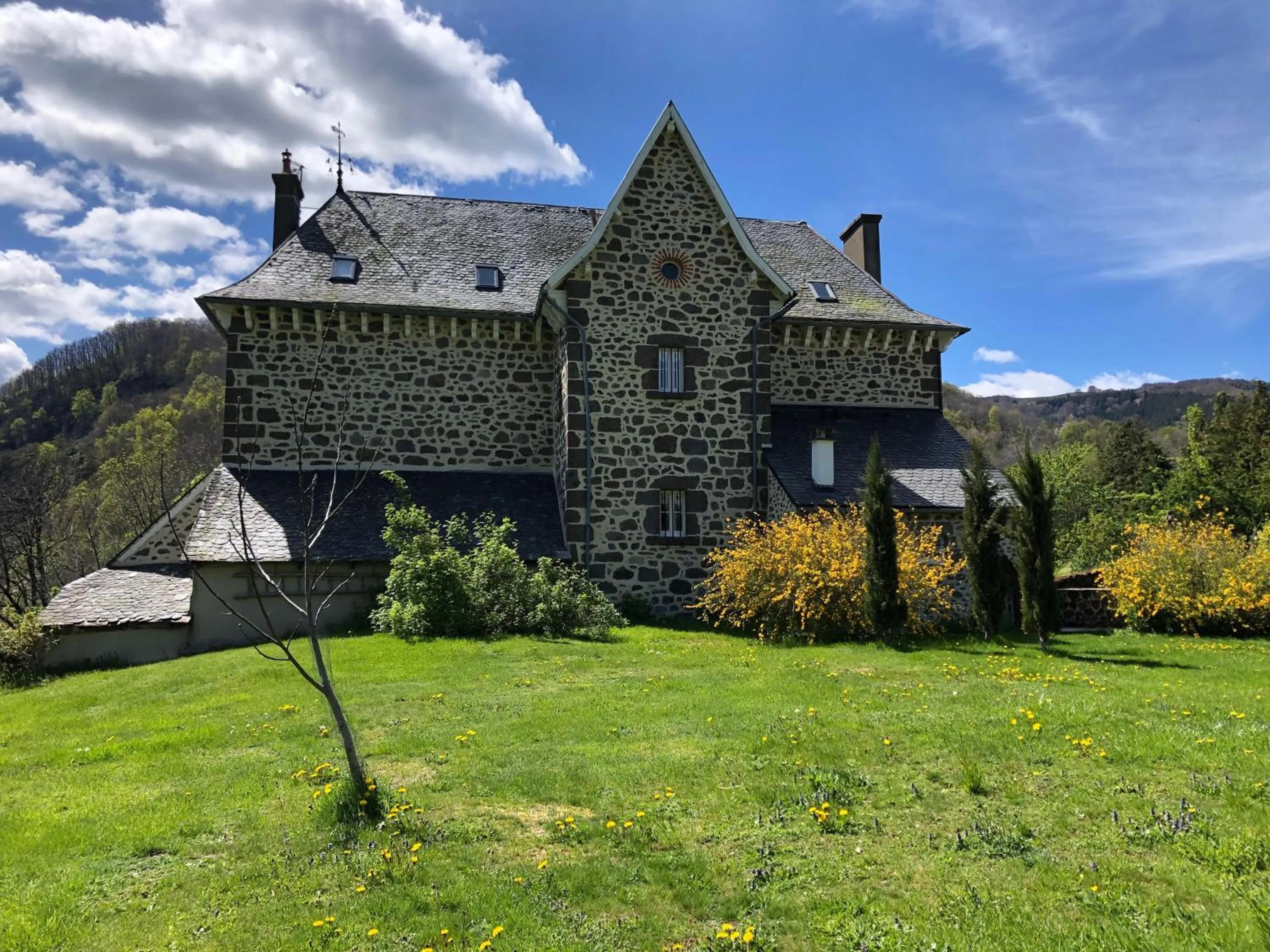 Property building in Le Figarelou