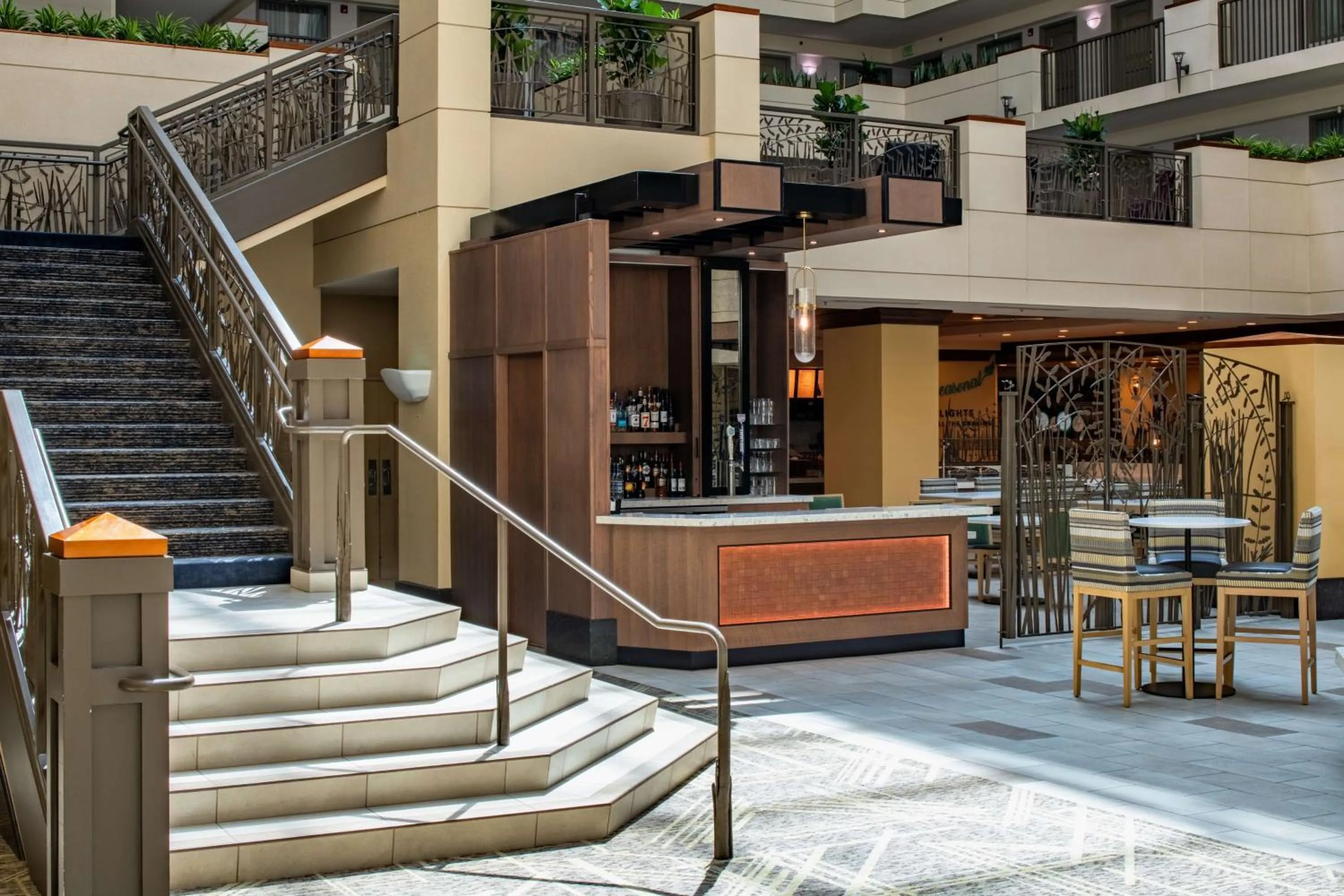 Lobby or reception in Embassy Suites by Hilton Sacramento Riverfront Promenade