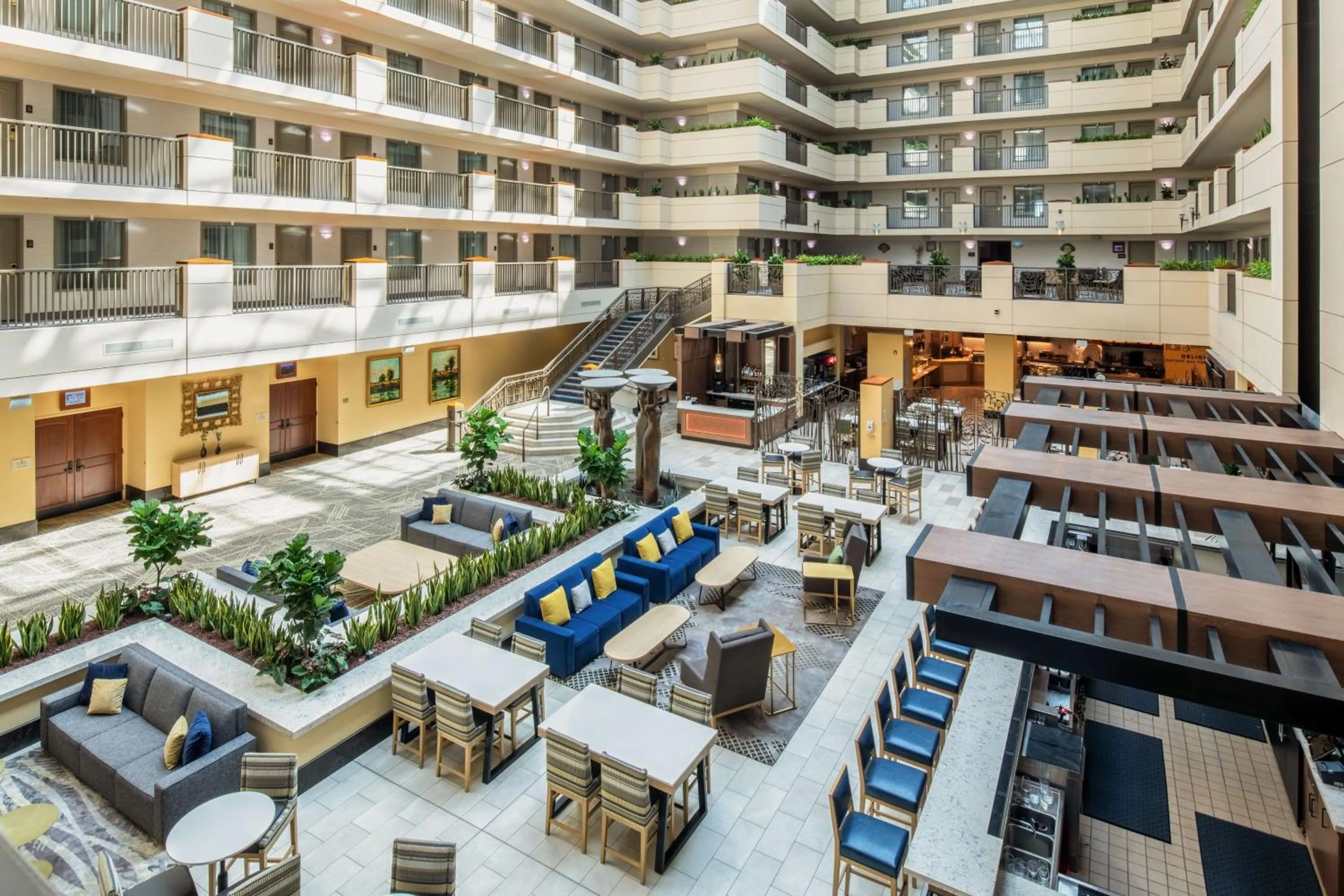 Lobby or reception in Embassy Suites by Hilton Sacramento Riverfront Promenade