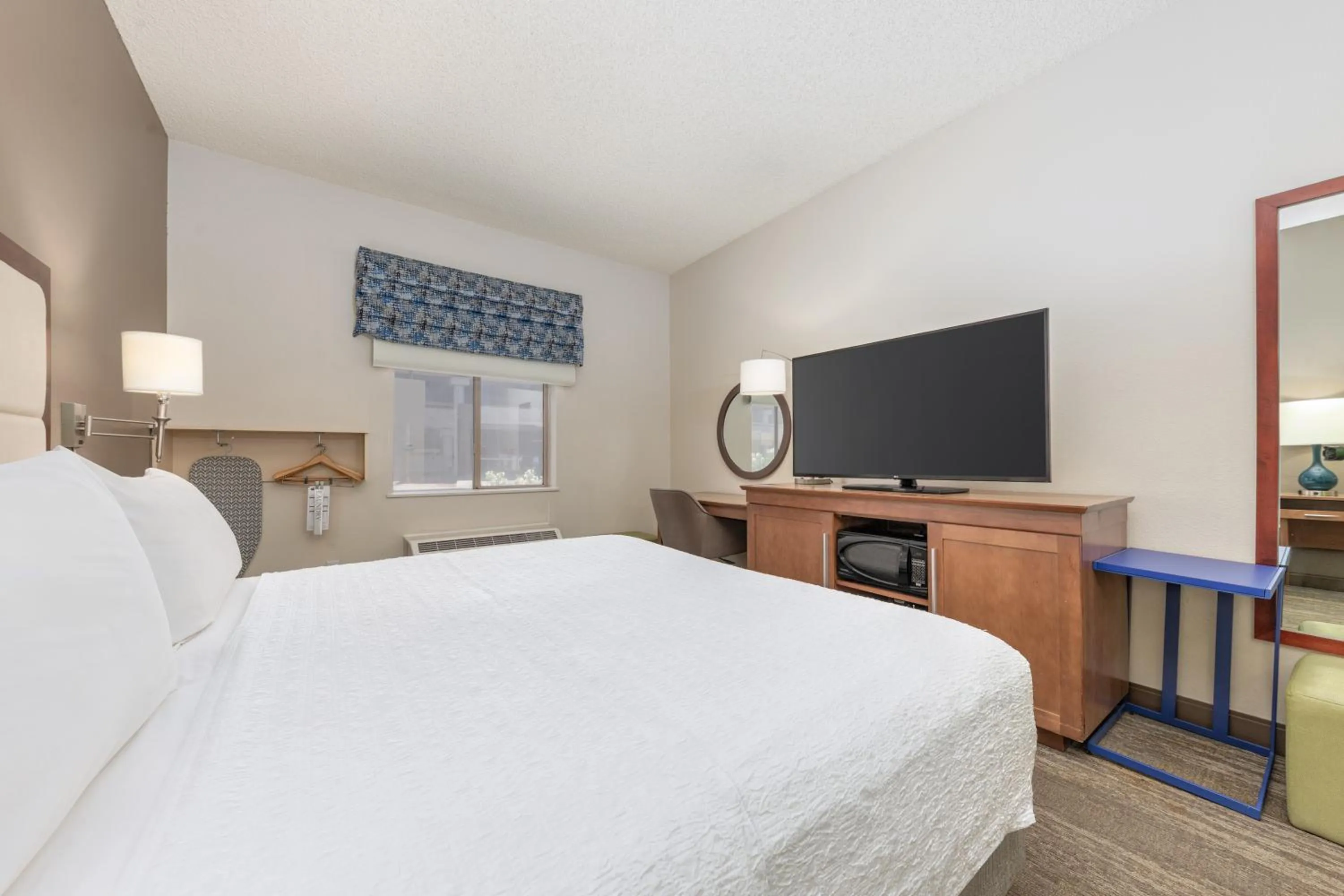 Guests, Bed in Hampton Inn Phoenix Midtown Downtown Area