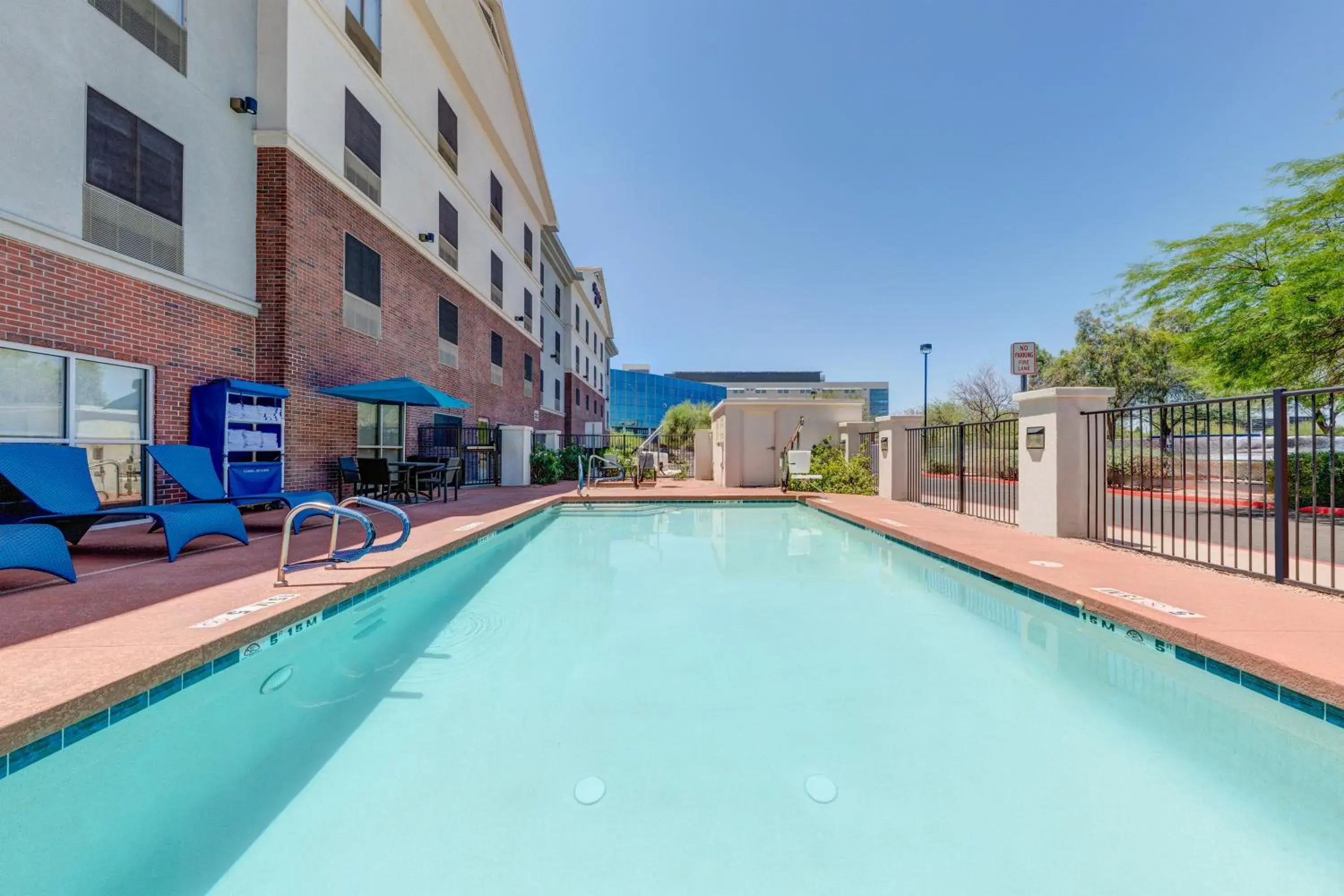 Property building in Hampton Inn Phoenix Midtown Downtown Area Property building in Hampton Inn Phoenix Midtown Downtown Area
