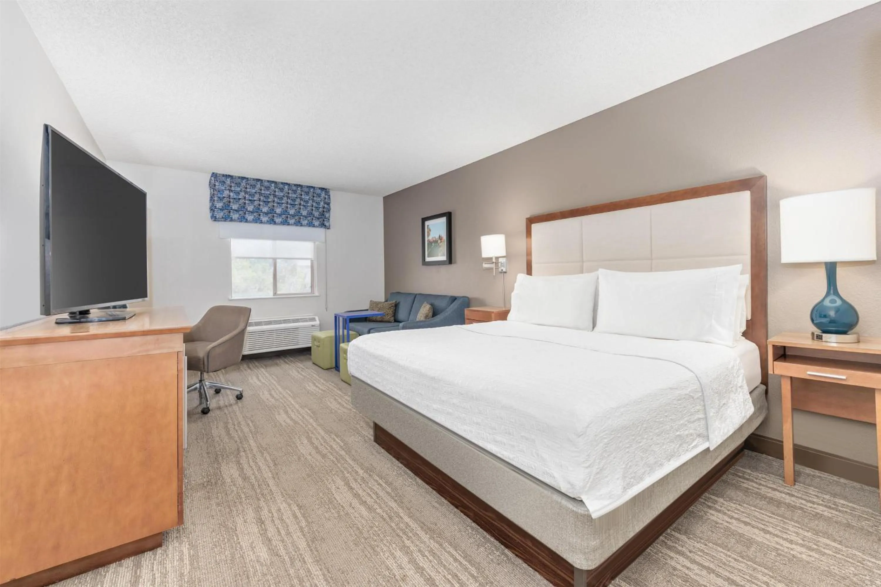Living room, Bed in Hampton Inn Phoenix Midtown Downtown Area