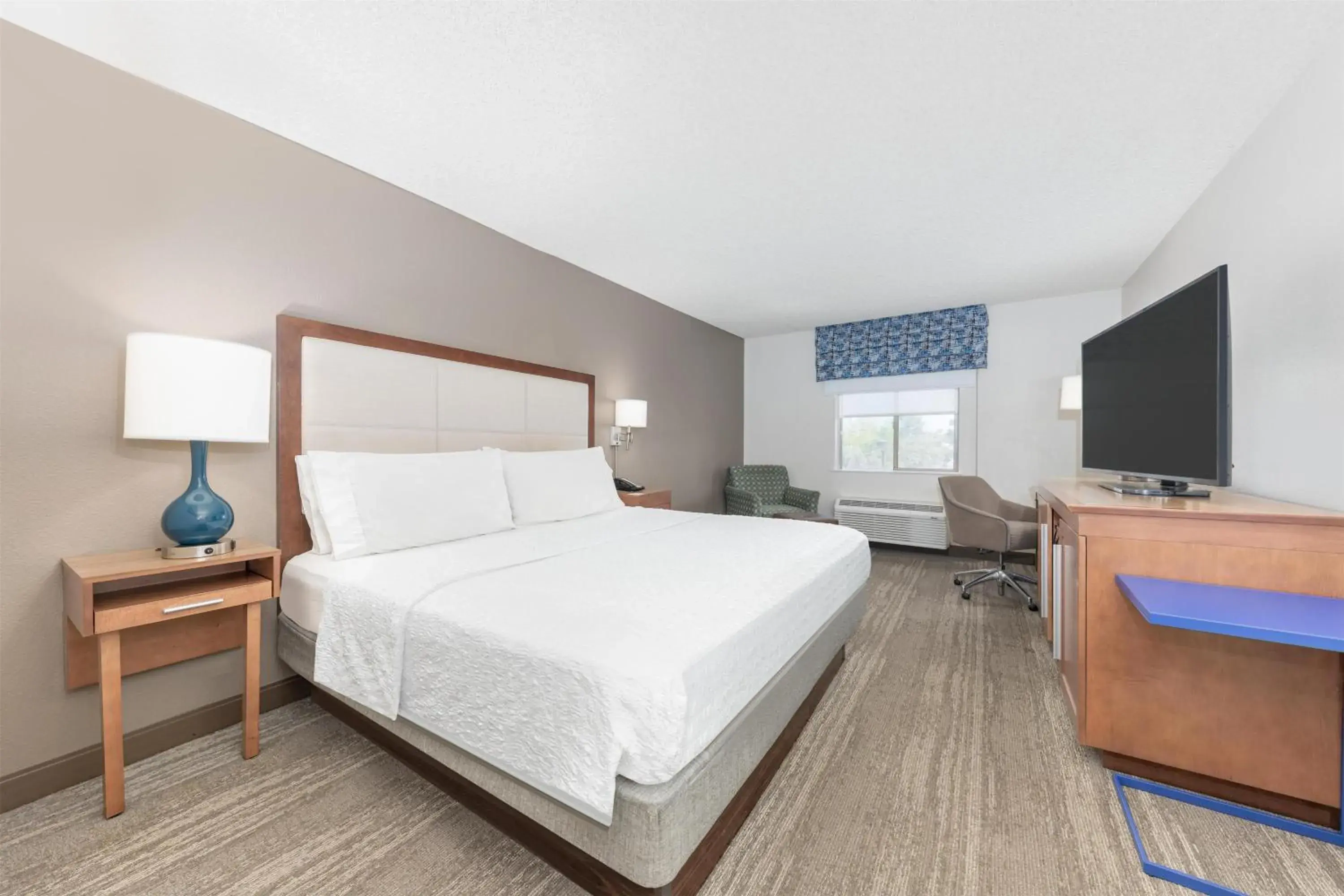 Bed in Hampton Inn Phoenix Midtown Downtown Area Bed in Hampton Inn Phoenix Midtown Downtown Area