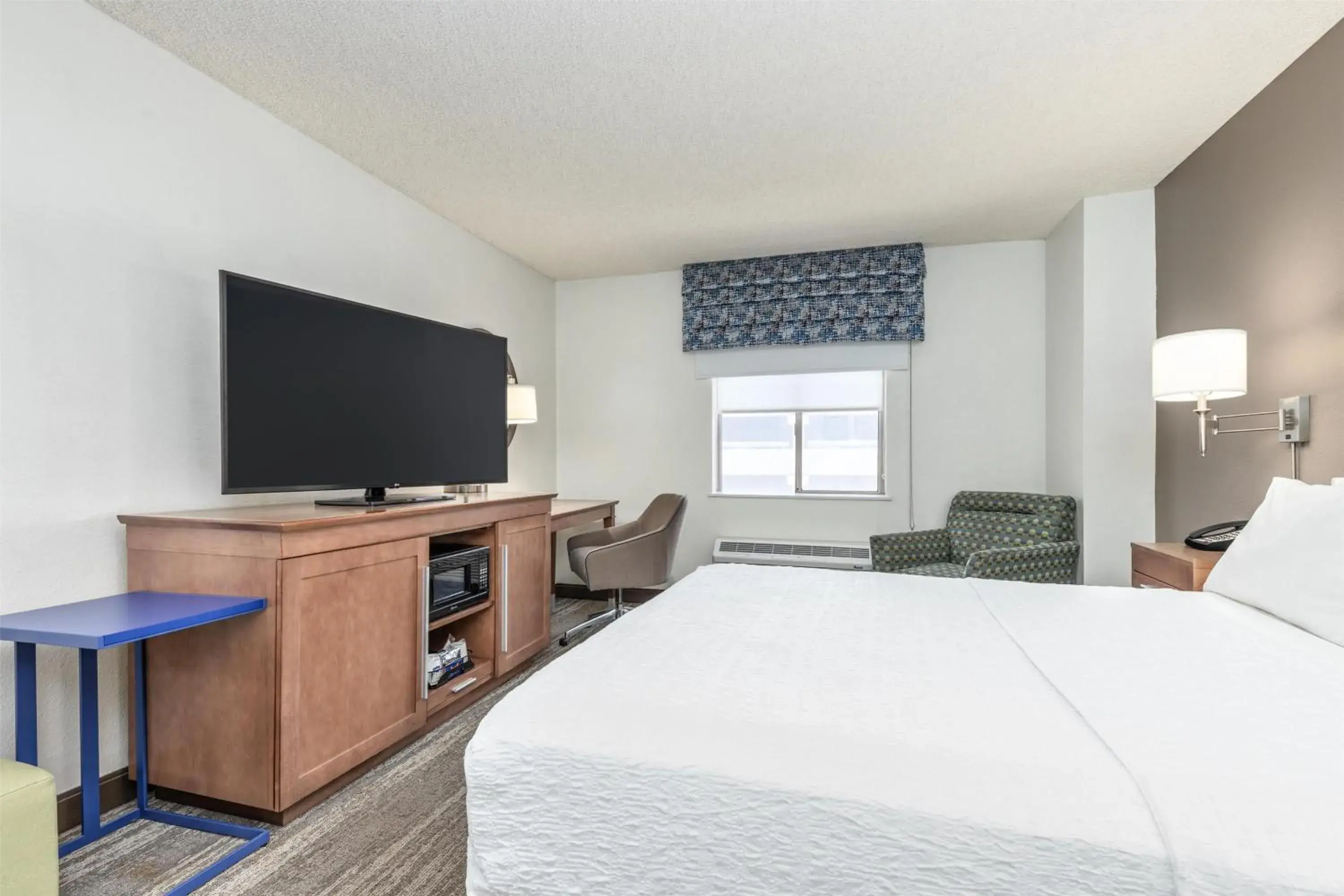 Bed in Hampton Inn Phoenix Midtown Downtown Area Bed in Hampton Inn Phoenix Midtown Downtown Area