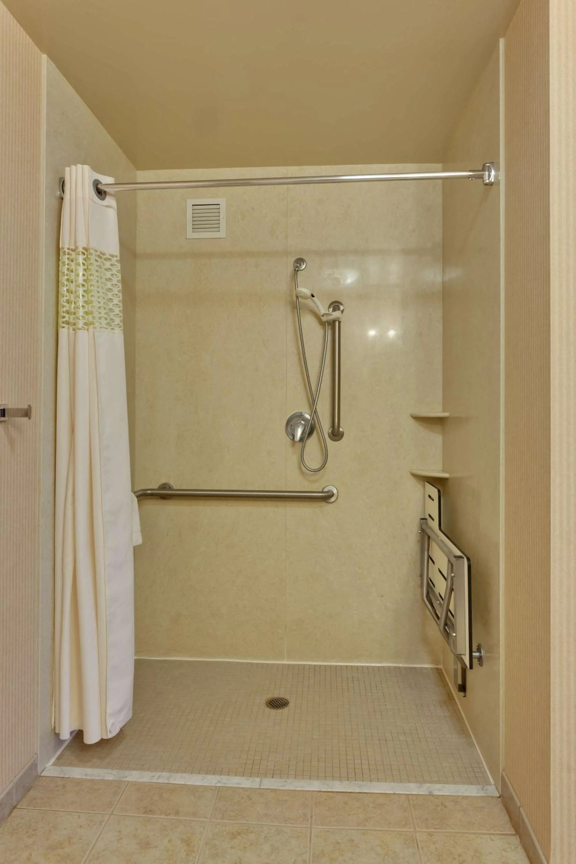Bathroom in Hampton Inn & Suites Sacramento-Airport-Natomas