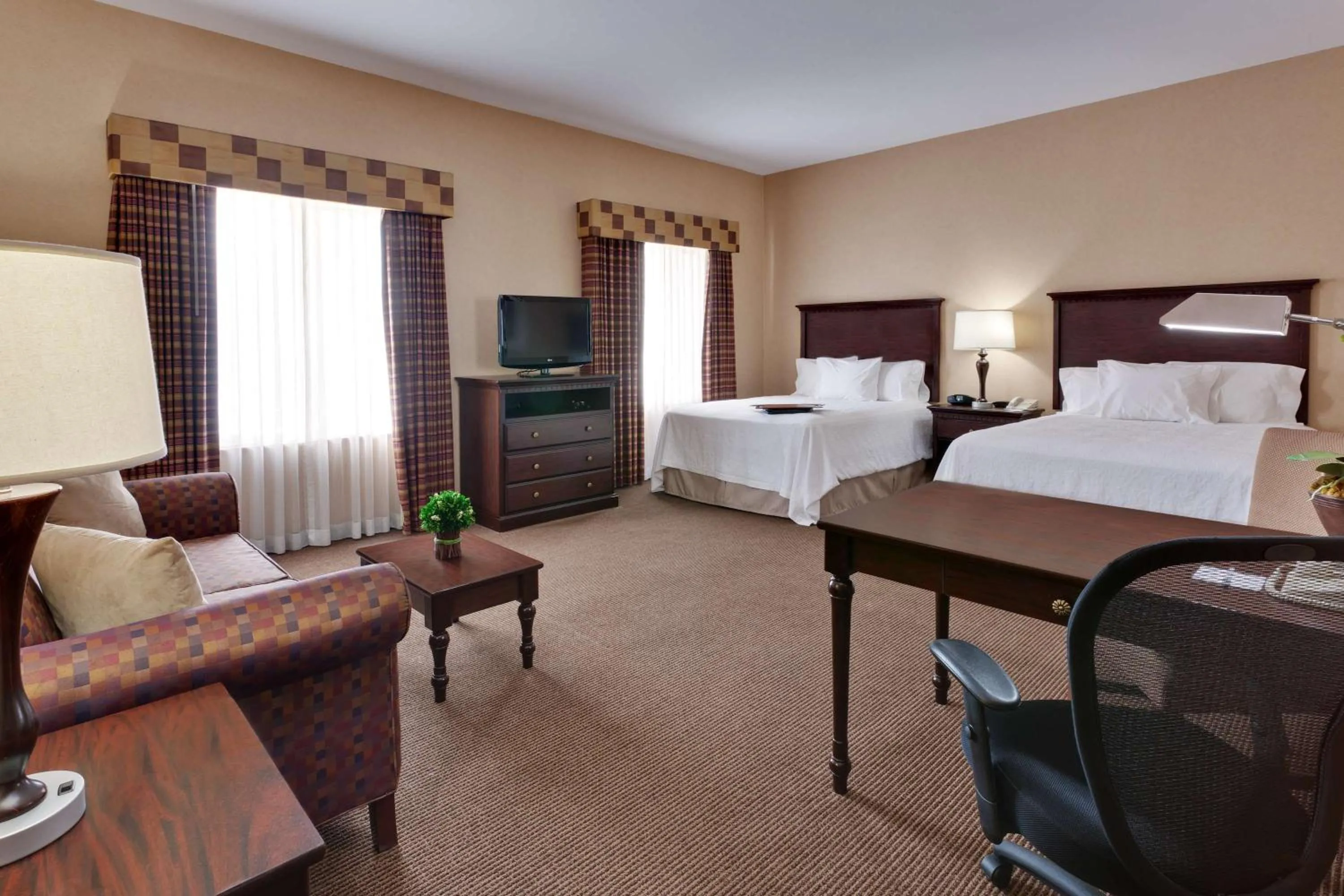 Living room, Bed in Hampton Inn & Suites Sacramento-Airport-Natomas
