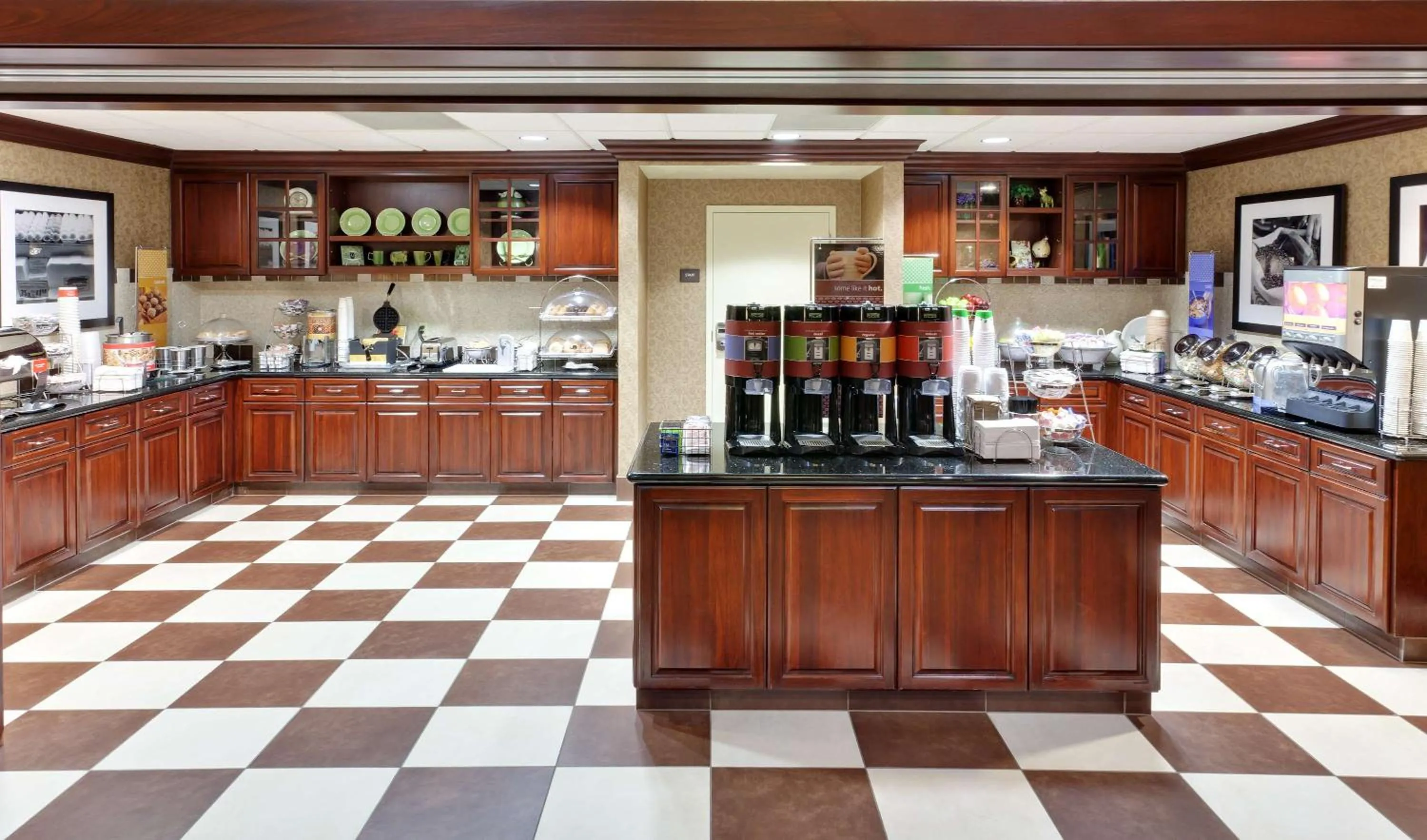 Dining area in Hampton Inn & Suites Sacramento-Airport-Natomas