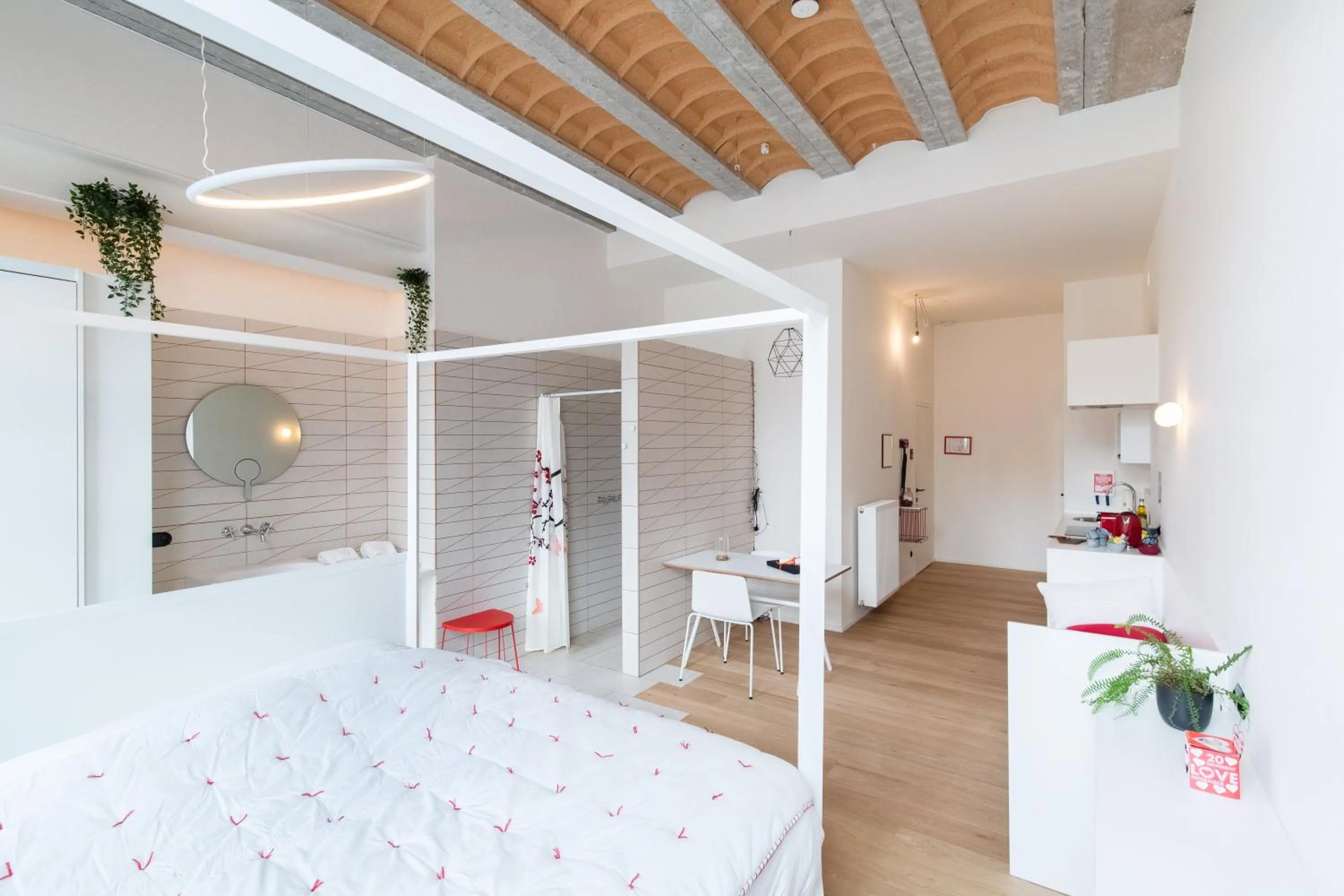 Photo of the whole room, Bed in The Hide