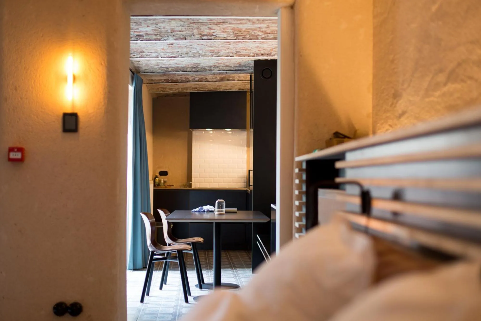 Kitchen or kitchenette, Bed in The Hide