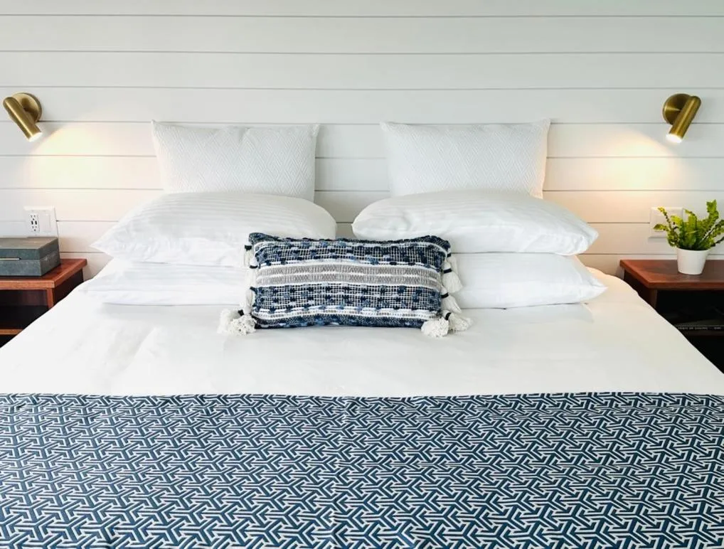 Bed in Harborside Inn