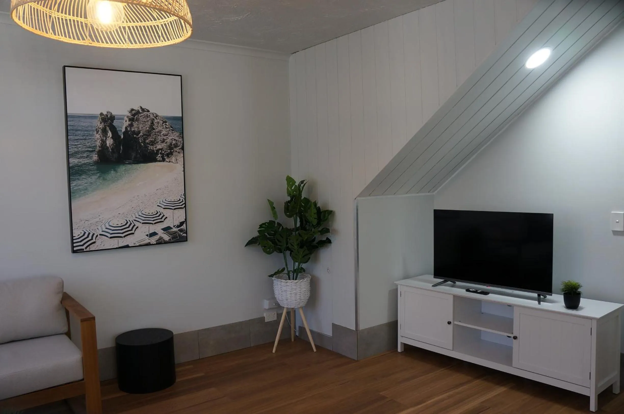 Waves Motel and Apartments