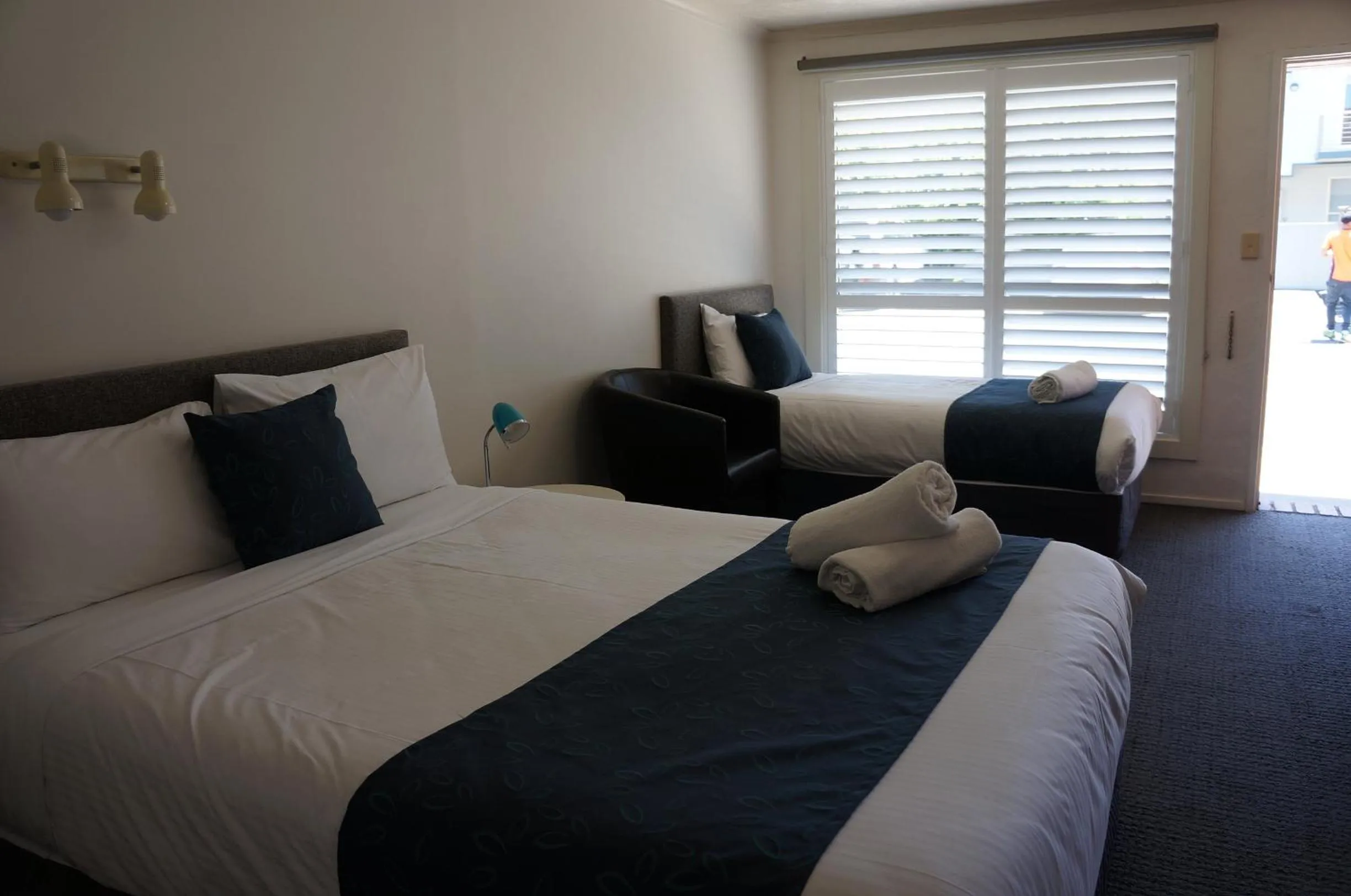 Bed in Waves Motel and Apartments