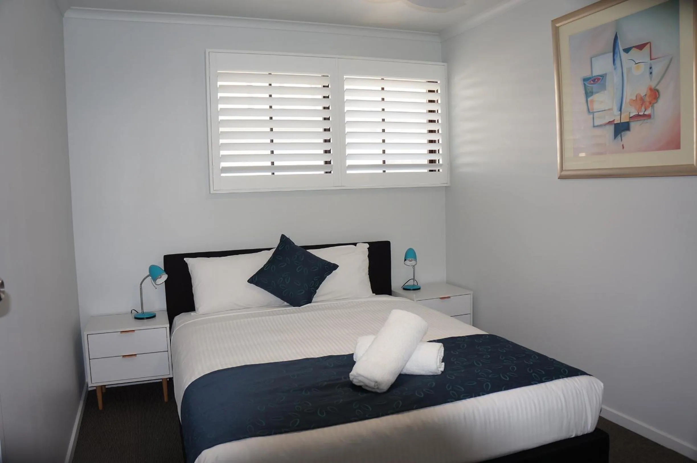 Bed in Waves Motel and Apartments