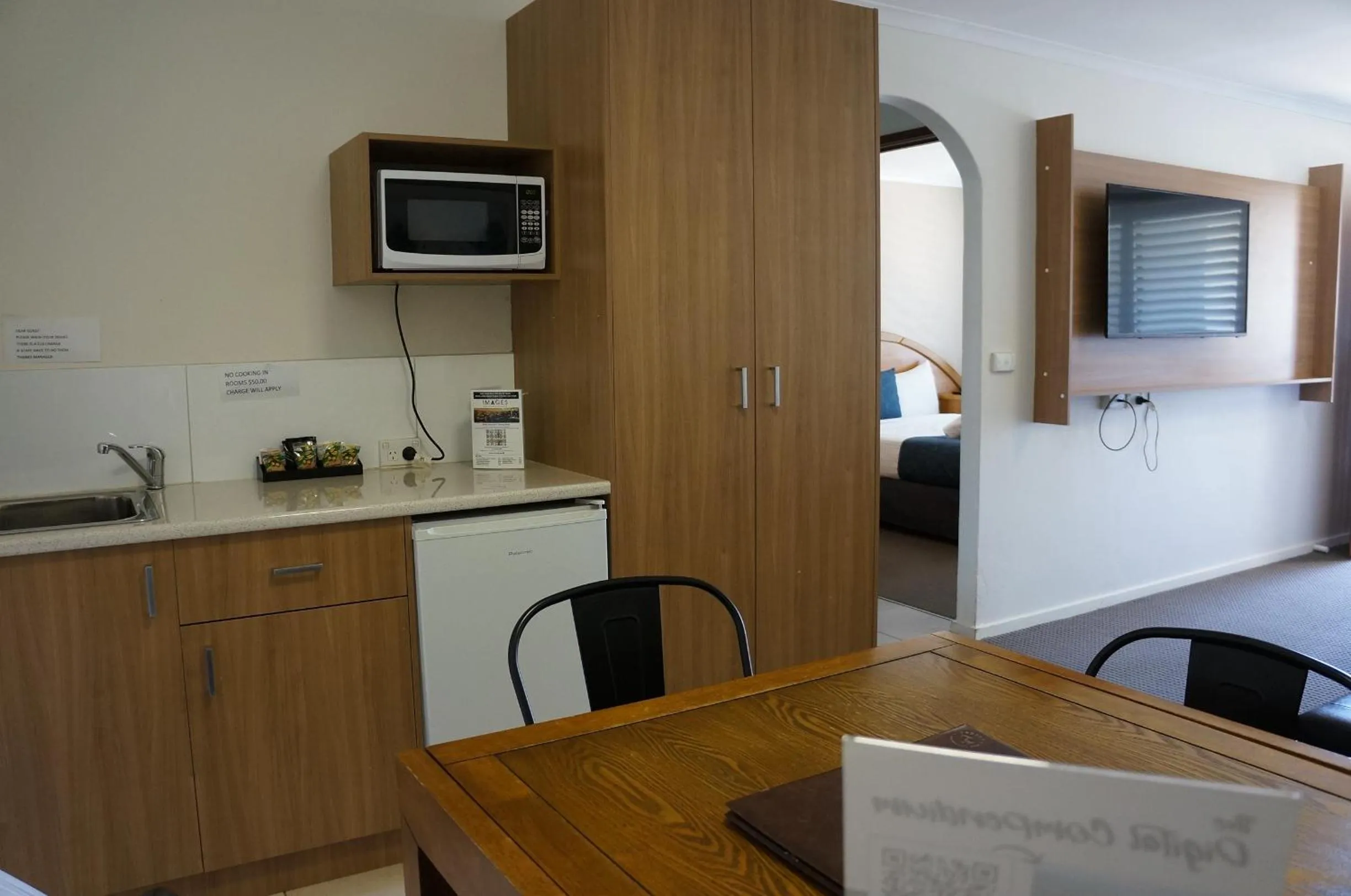 Waves Motel and Apartments