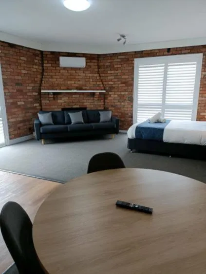 Bed in Waves Motel and Apartments