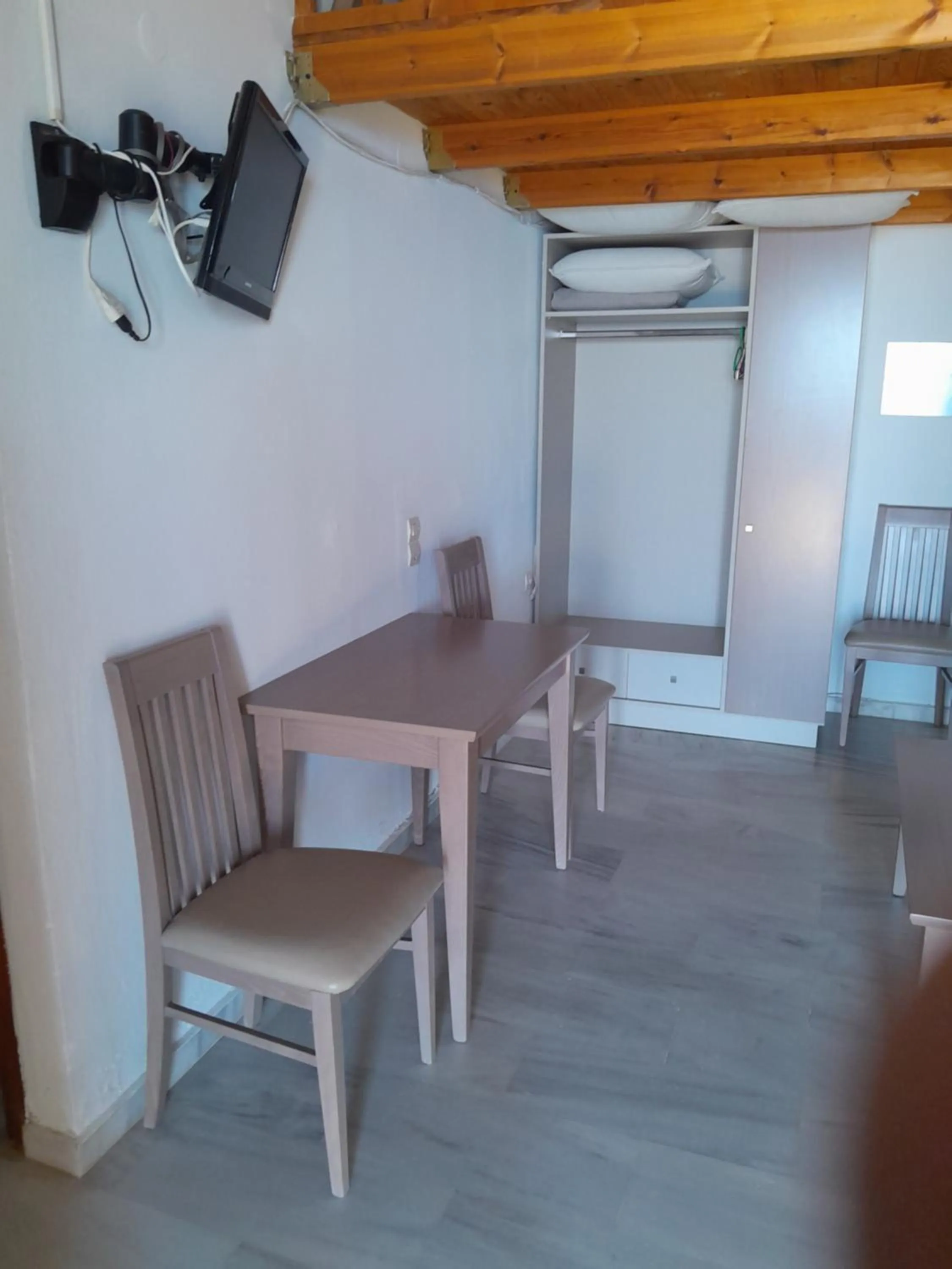 TV and multimedia in Kavos Melissa Studios