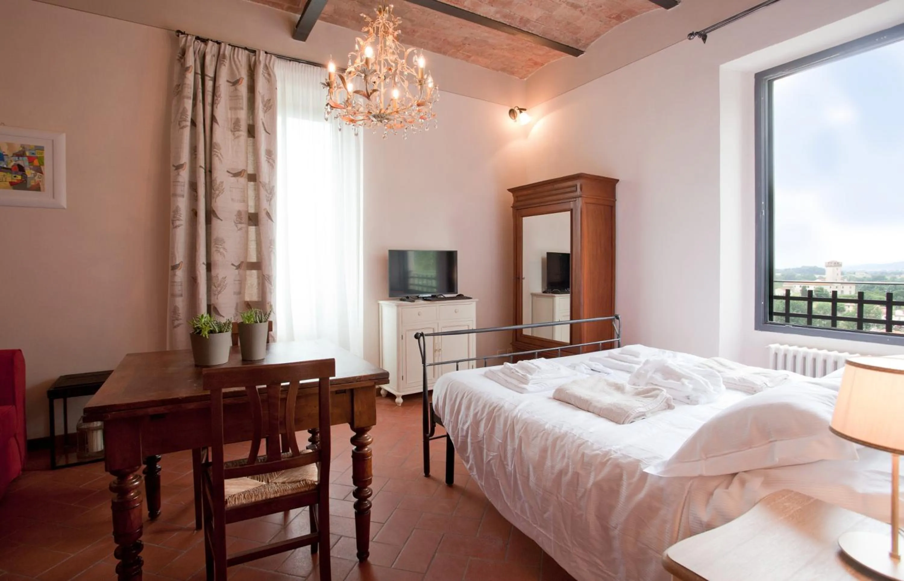 Photo of the whole room, Bed in Relais Villa Belvedere
