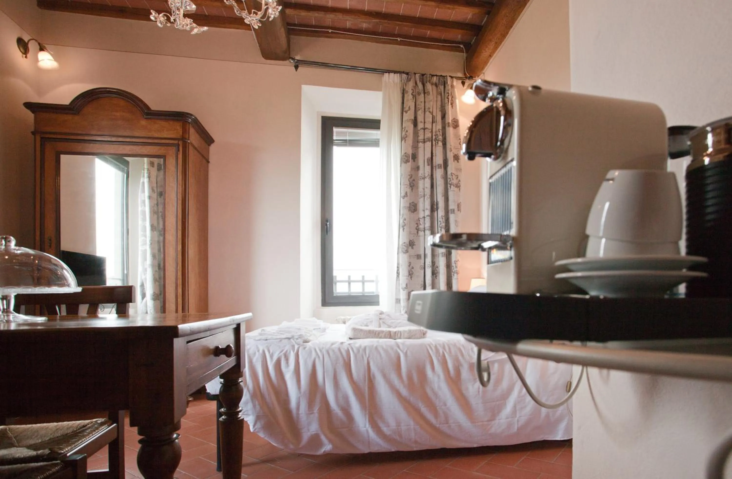 Coffee/tea facilities, Bed in Relais Villa Belvedere