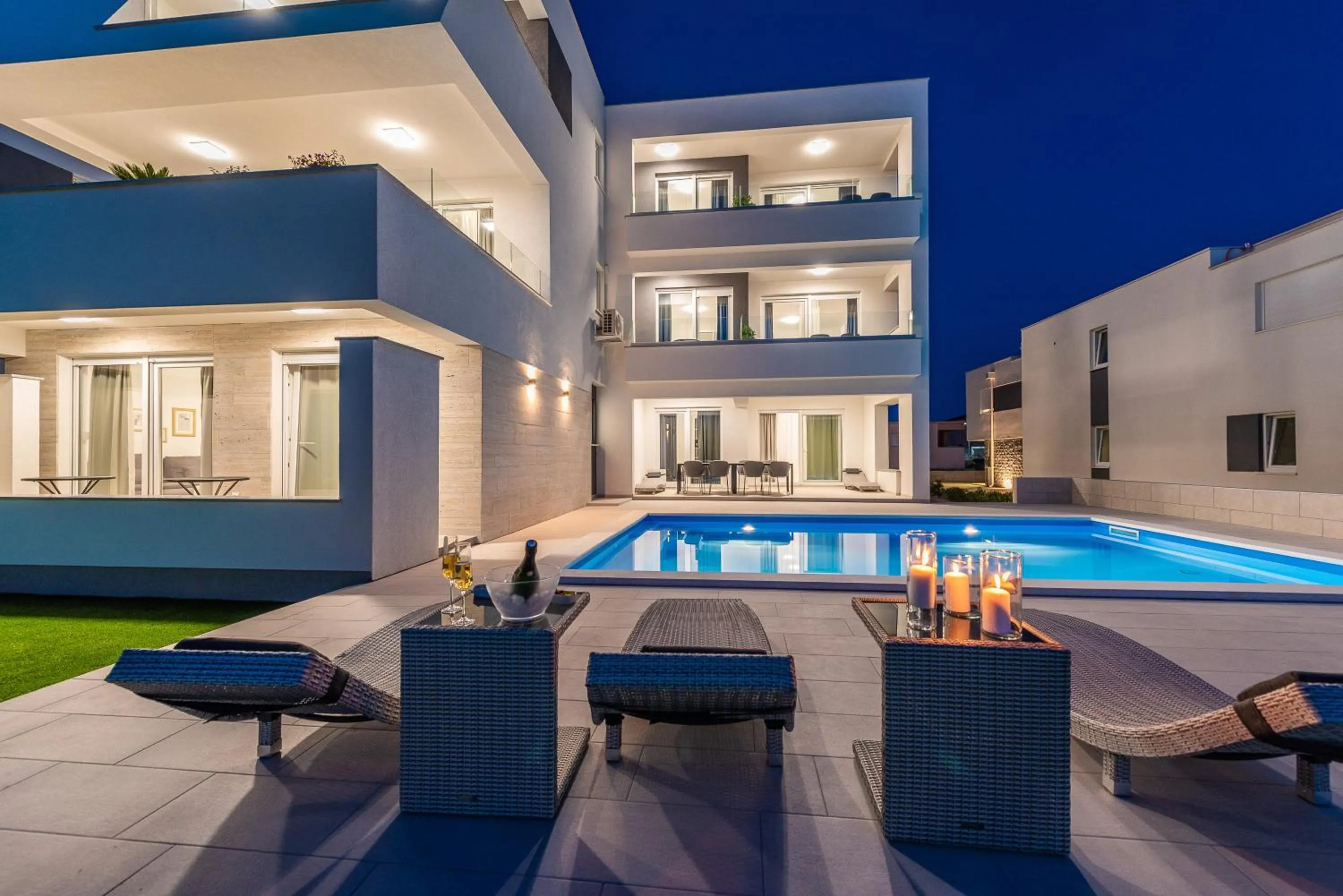 Apartments & Rooms Pool Villas Maris