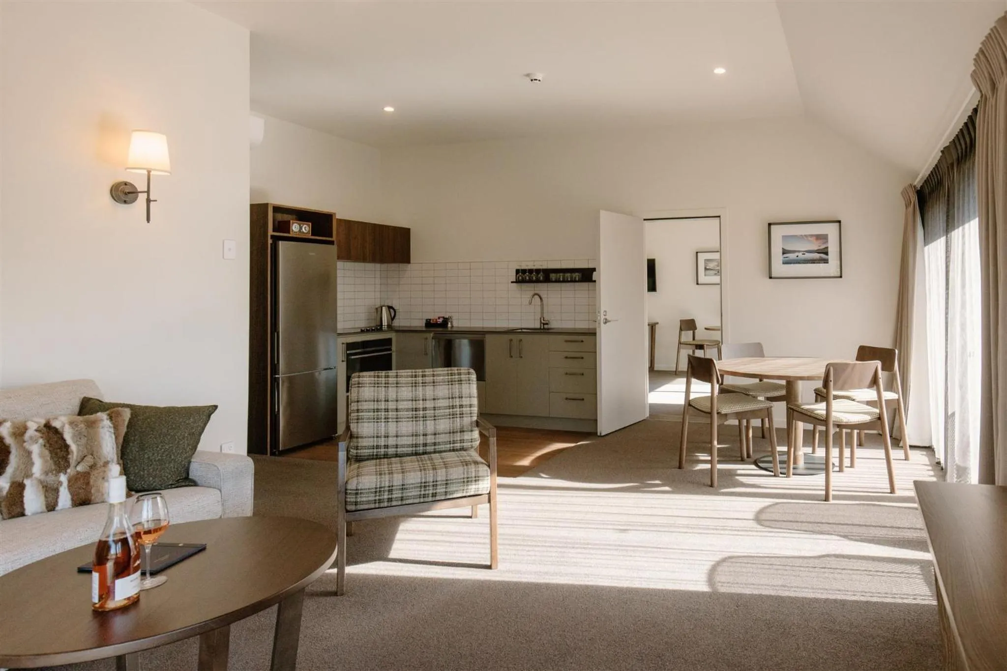 Kitchen or kitchenette in Edgewater Hotel