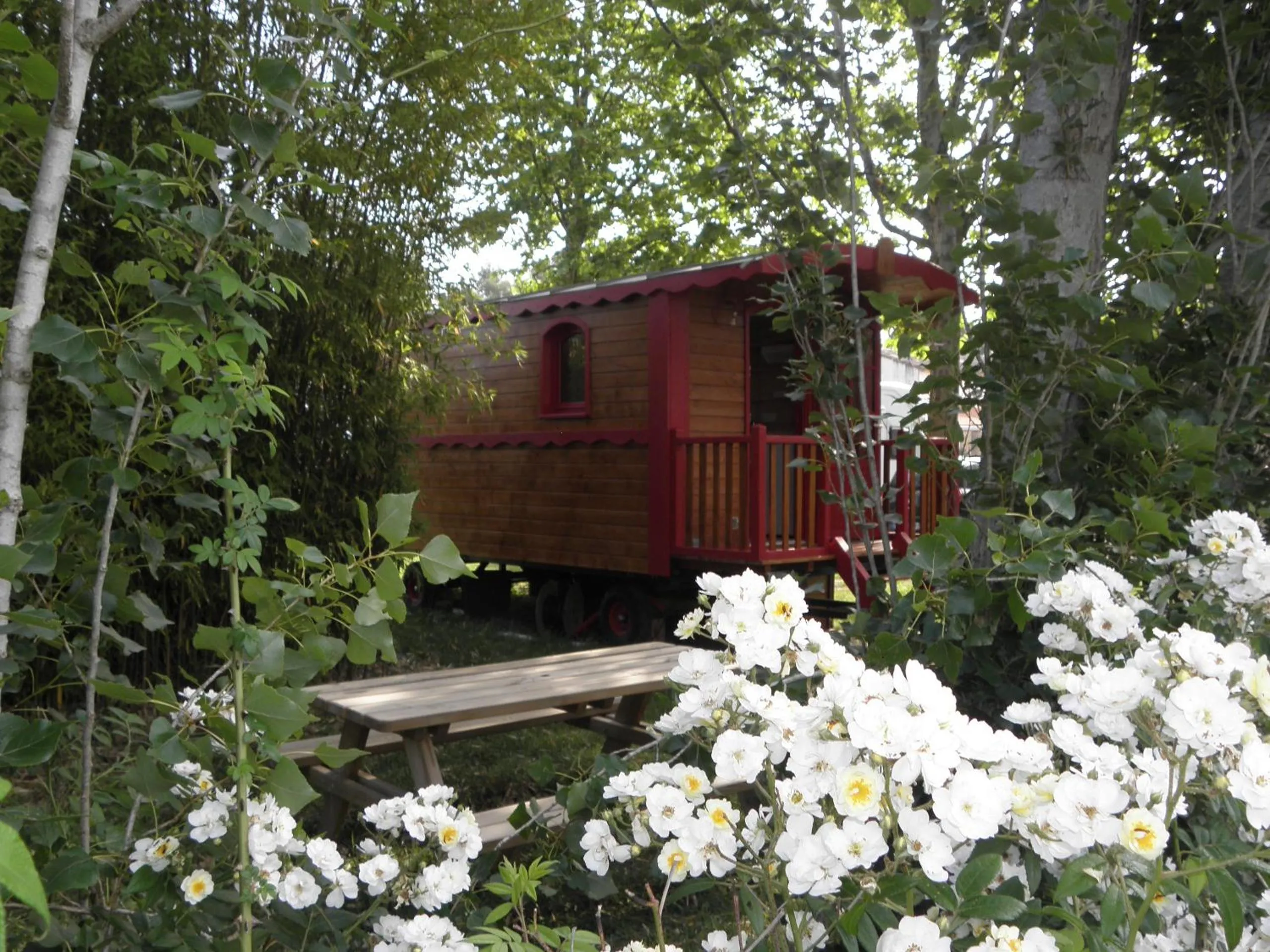 Property building in Provence Roulottes