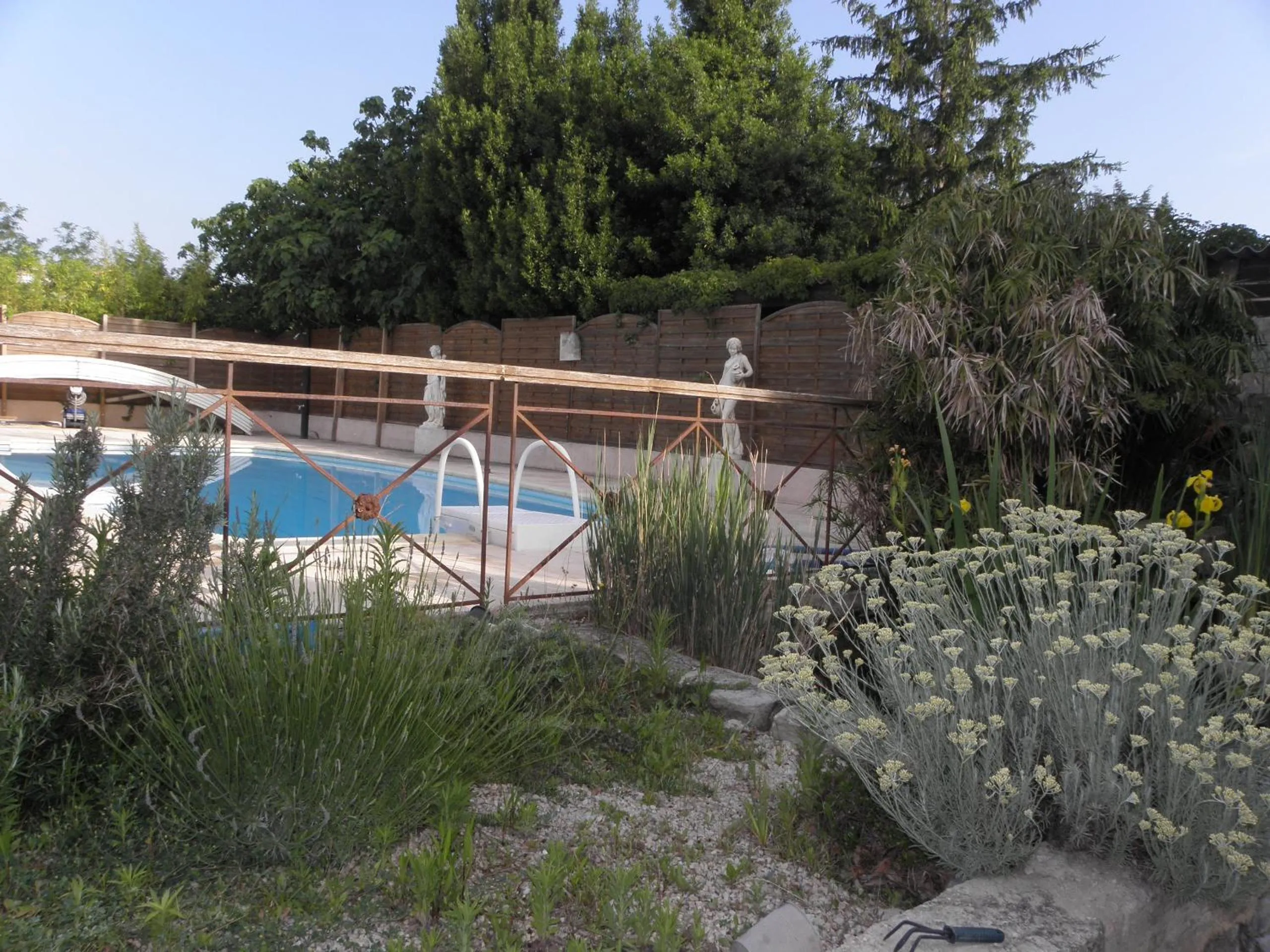 Property building in Provence Roulottes