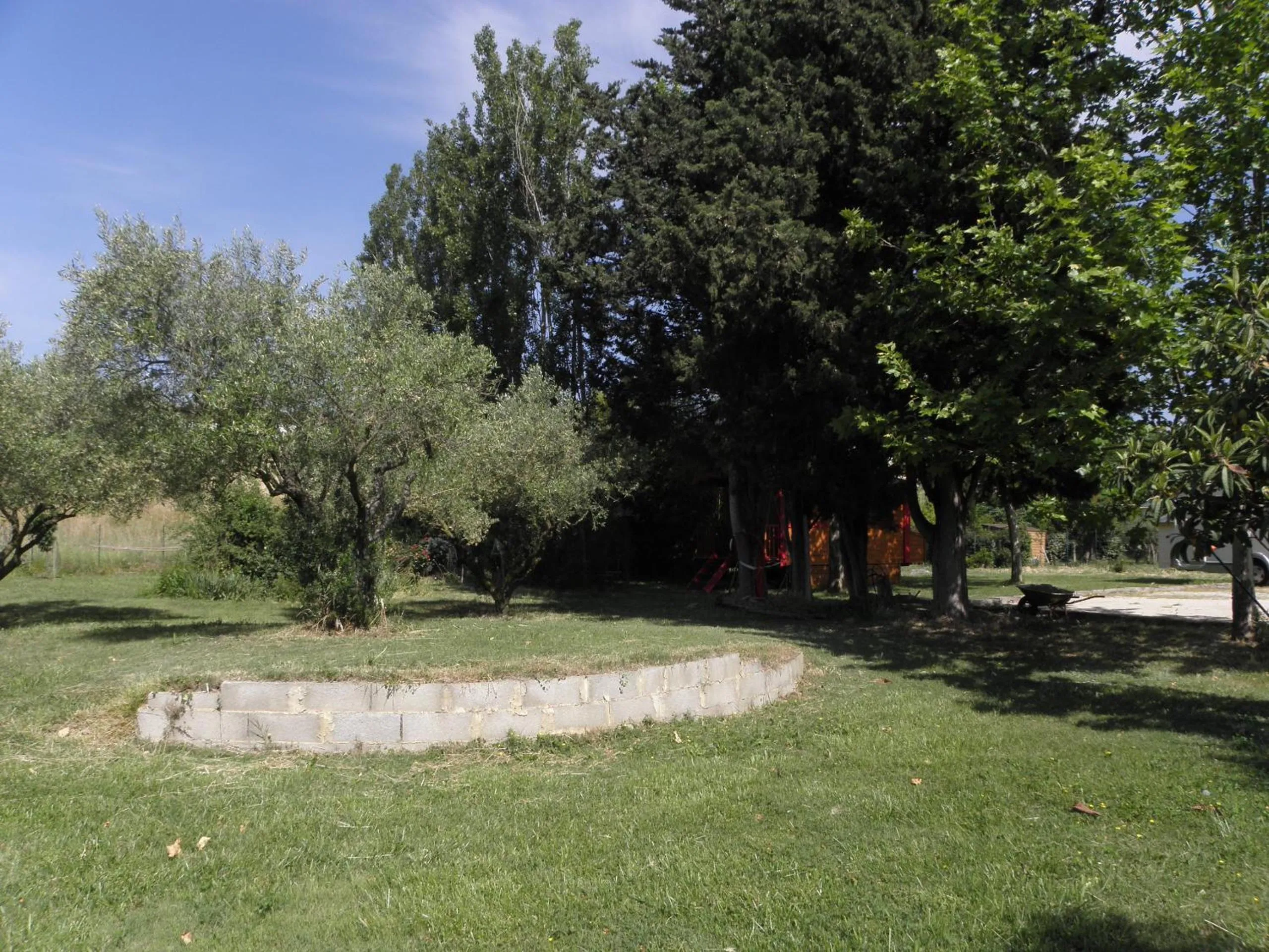 Property building in Provence Roulottes