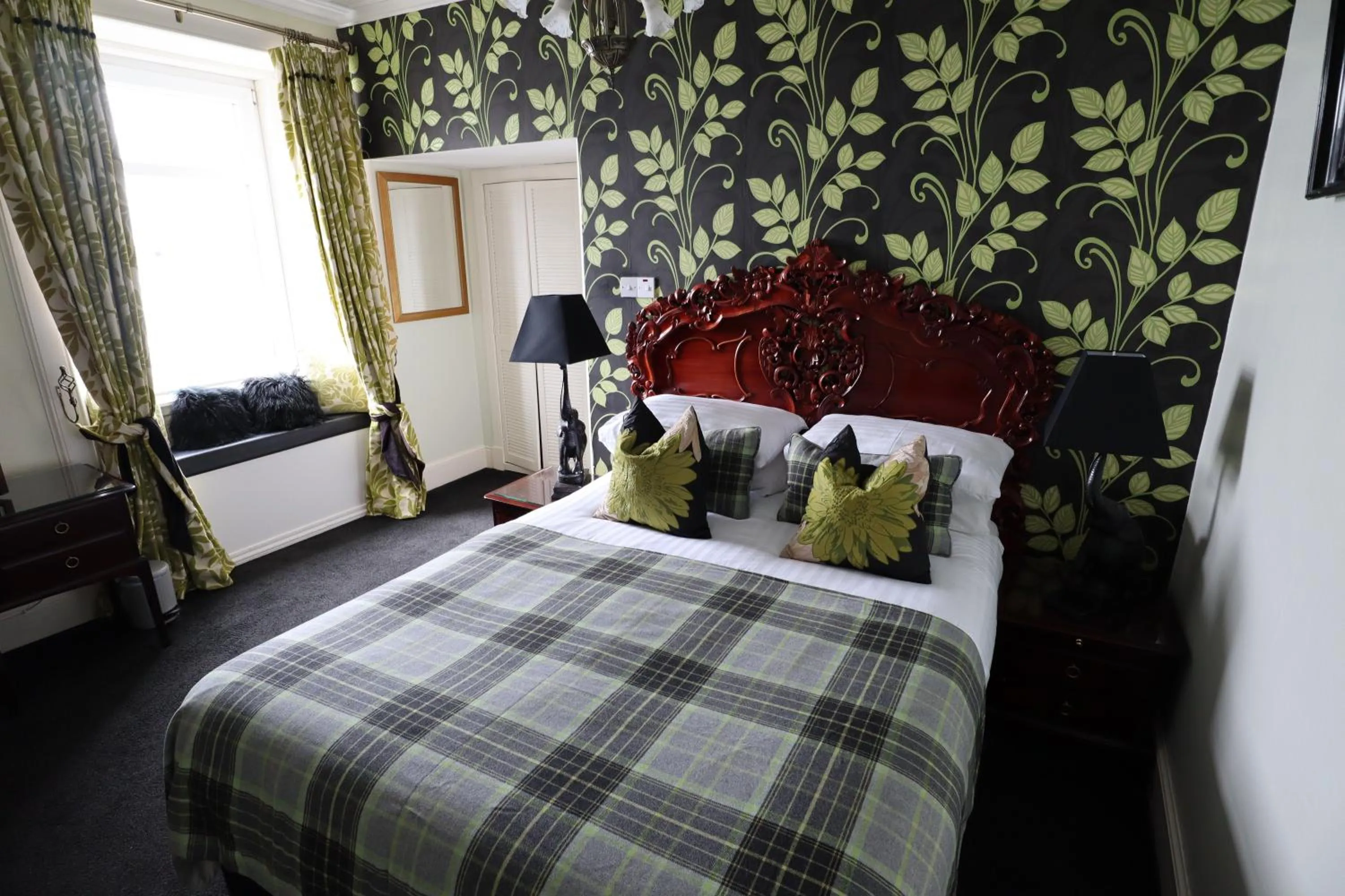 Photo of the whole room in Alltavona House