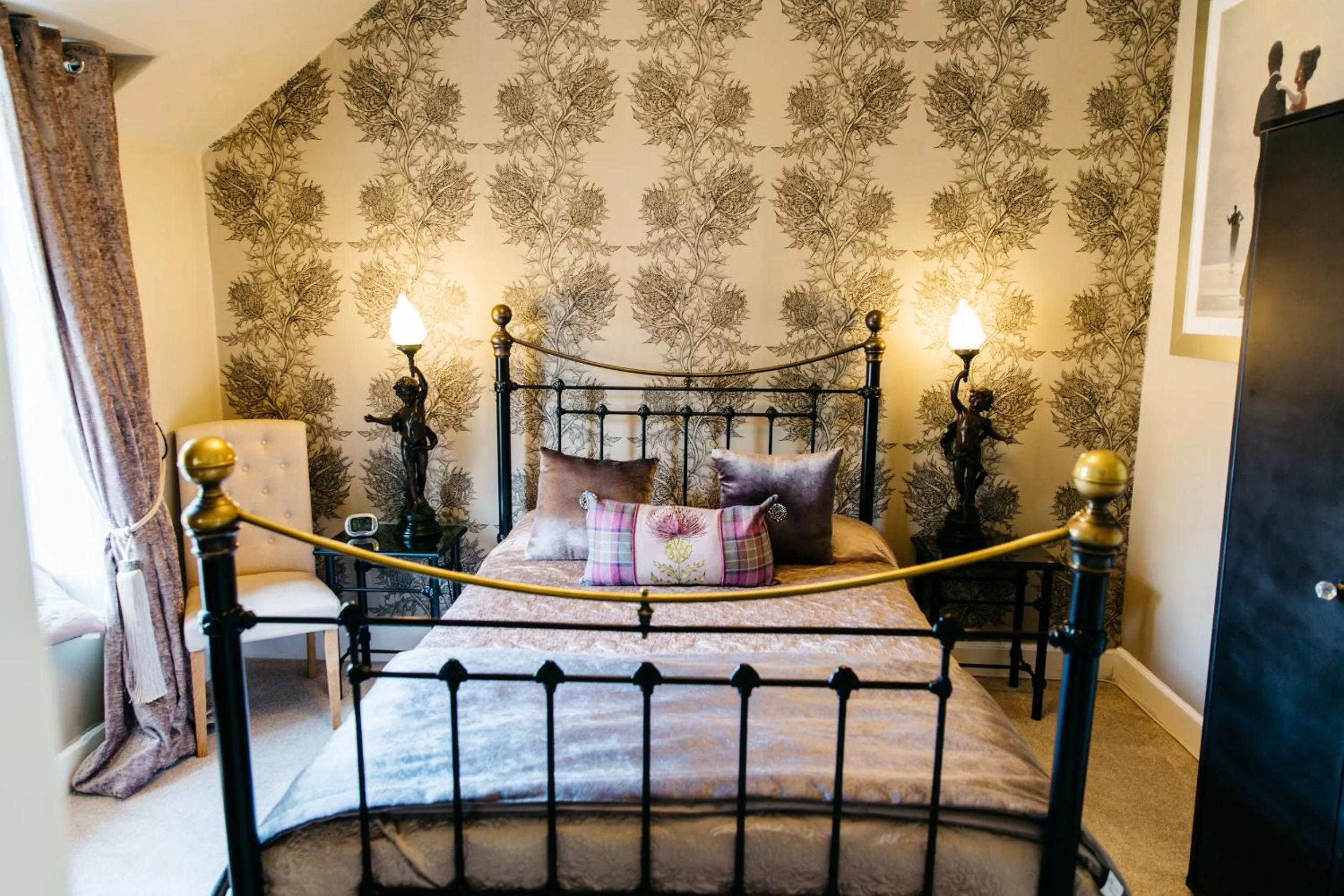 Bed in Alltavona House