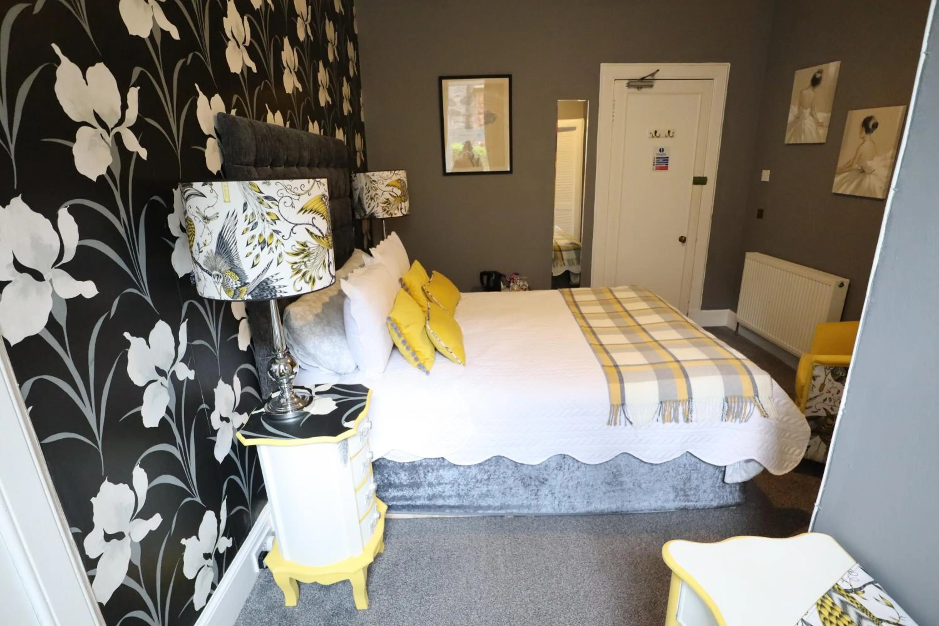 Photo of the whole room in Alltavona House