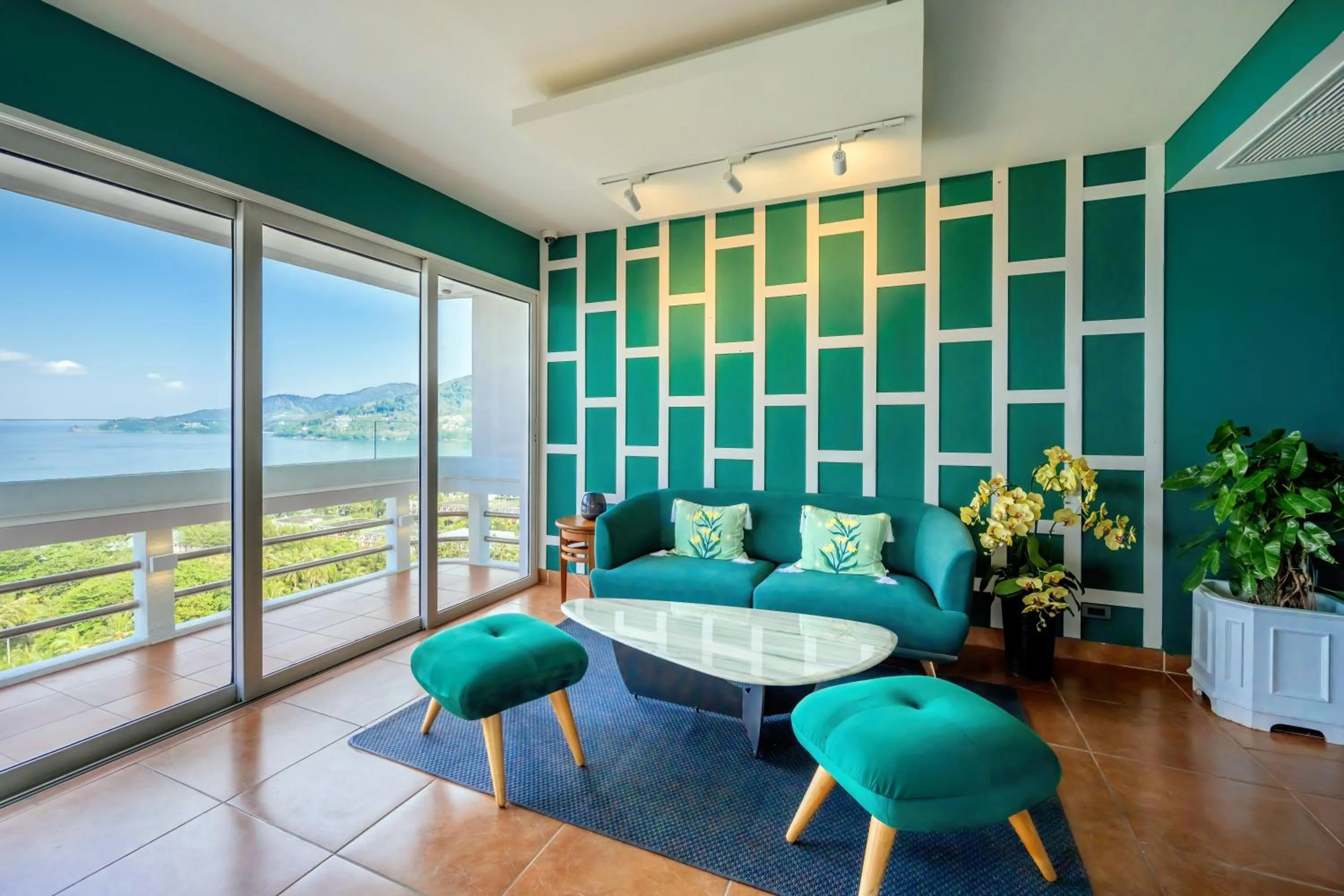 Lounge or bar in Andaman Beach Suites Hotel, Patong Phuket