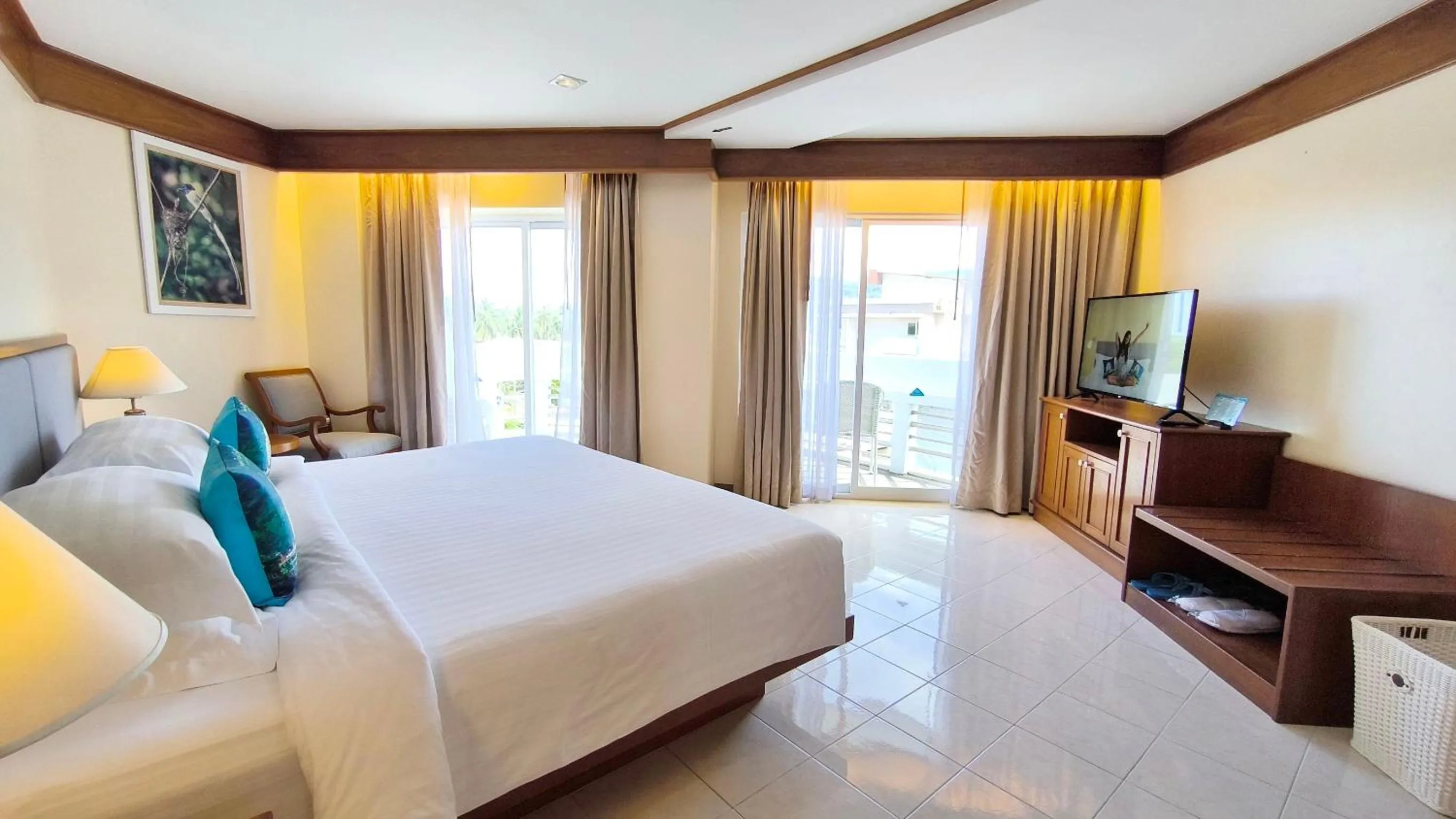Bedroom, Bed in Andaman Beach Suites Hotel, Patong Phuket